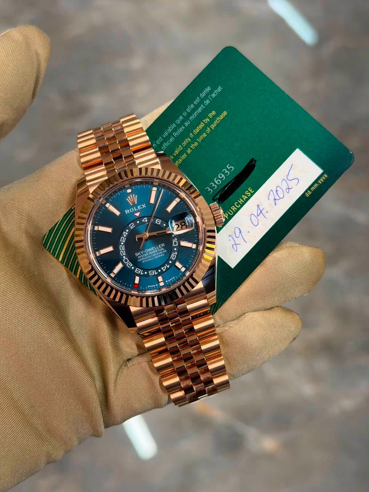 May be an image of wrist watch and text that says 'datee achat est que elle moment moment moment alable Rolo Rolex onlyf hatiment ttheme UM datedby purchase officiel yAy dd. በል…