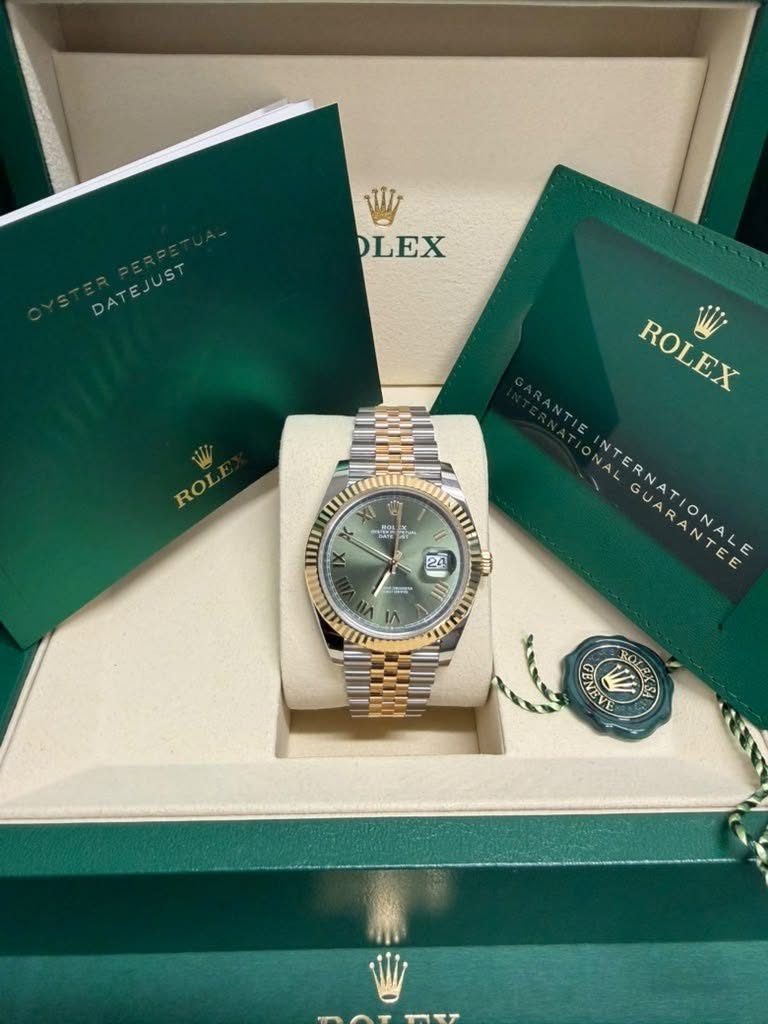 May be an image of wrist watch and text that says 'DLEX DATEJUST ROL لد C 2 24 C 5 ากมซ ROLEX ONALGUARANTEE INTERNARANTEE NTERNATIONALE ENEV W GOLE'