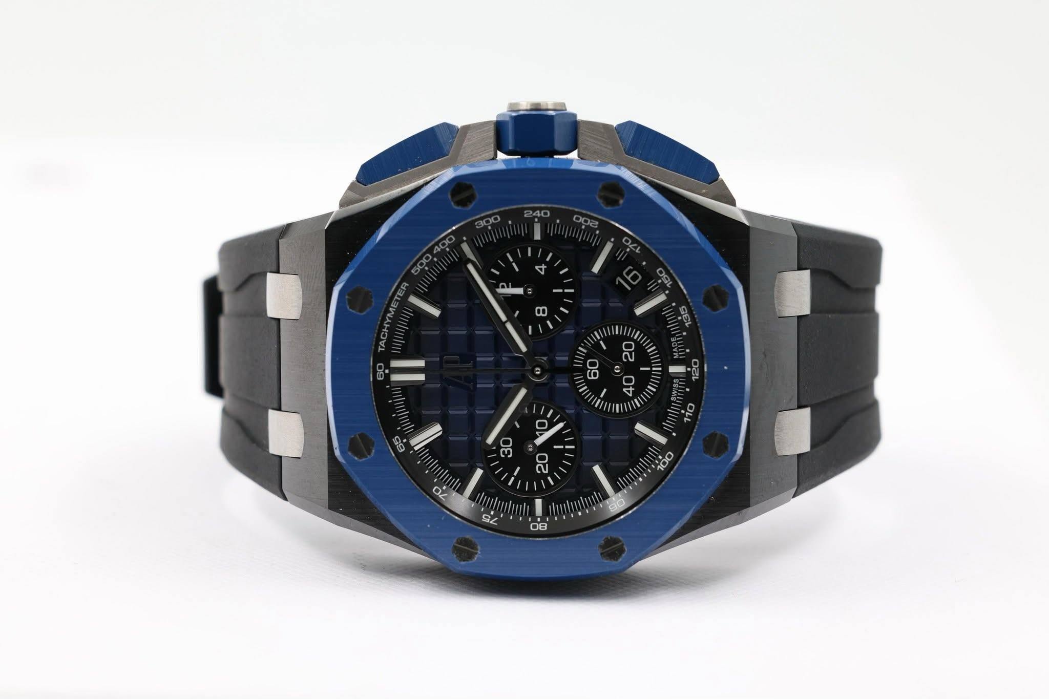 May be an image of wrist watch and text that says ' ကွ HOM 09 Il HL 01 لا١ m ស G9 10 C 20 or 100 ndasstess s2' 08 00'