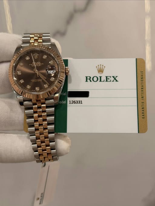 May be an image of wrist watch and text that says 'ROLEX el 126331'