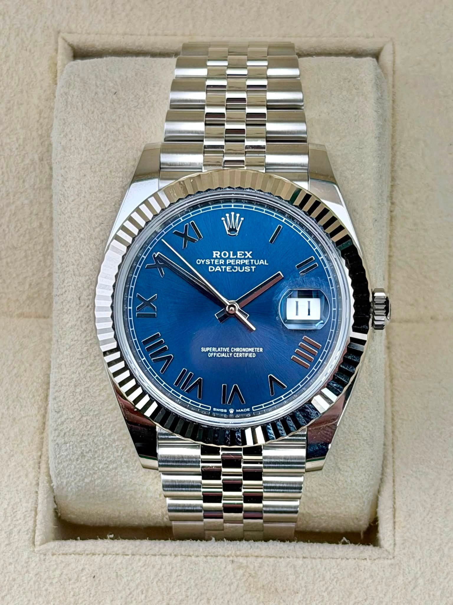 May be an image of wrist watch and text that says 'I W ROLEX OYSTER OYSTE ERPERPETU/ PERPET ERPETUAL OYSTERPERPETUAL DATEJUST TUAL DATE DATEJUST 1I IX VIII SUPERLATIVE…