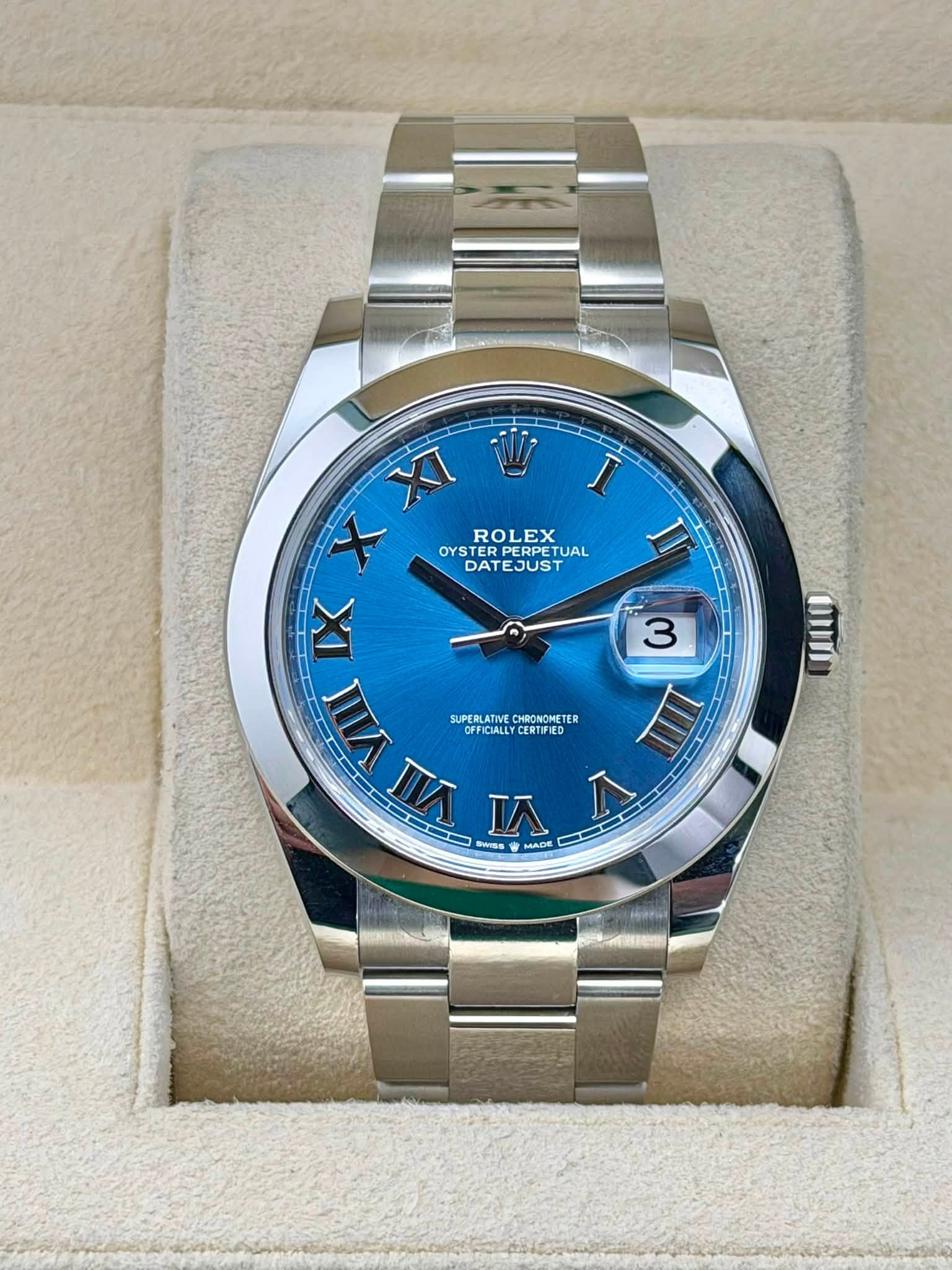 May be an image of wrist watch and text that says 'XI W I X ROLEX OYSTE OYS STERPERPETUA PERPETUAL OYSTERPERPETUAL TUAL DATEJUST II IX VIII SUPERLATIVE CHAONOMETER…
