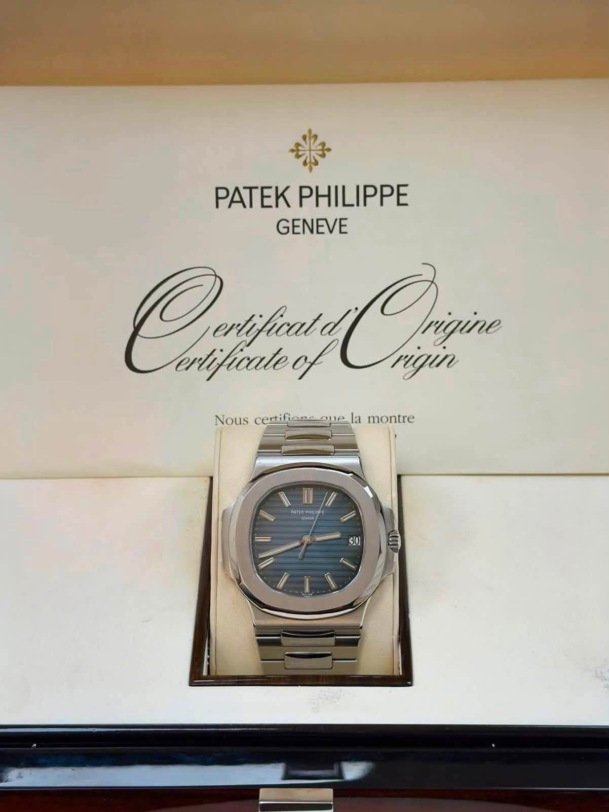 May be an image of wrist watch and text that says 'PATEK PATEKPHILIPPE PHILIPPE GENEVE jertifical ertificate Chrtton of O4Tи rigin rigin Nous certifianconela la la montre I Ⅱ สบช…