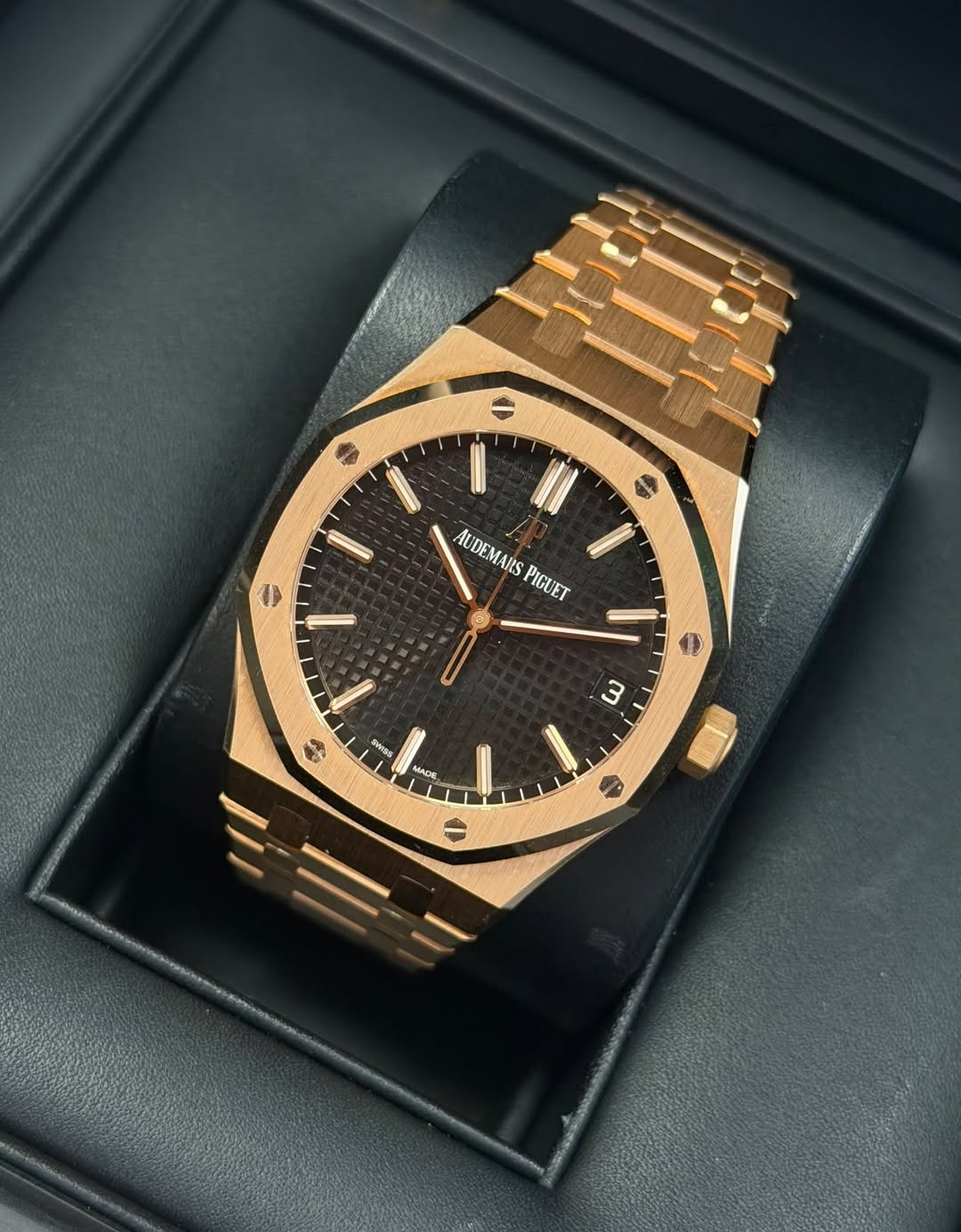 May be an image of wrist watch and text that says 'AUDEMARS PIGUET MesTe 3 MADS'