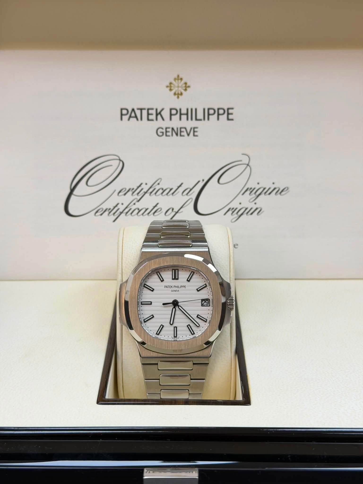 May be an image of wrist watch and text that says '囍 PATEK PATEKPHILIPPE PHILIPPE GENEVE Ortfiuny Qhin rigin rigine ertificale rigin NTEKPHUPP 29 I I ! / -'