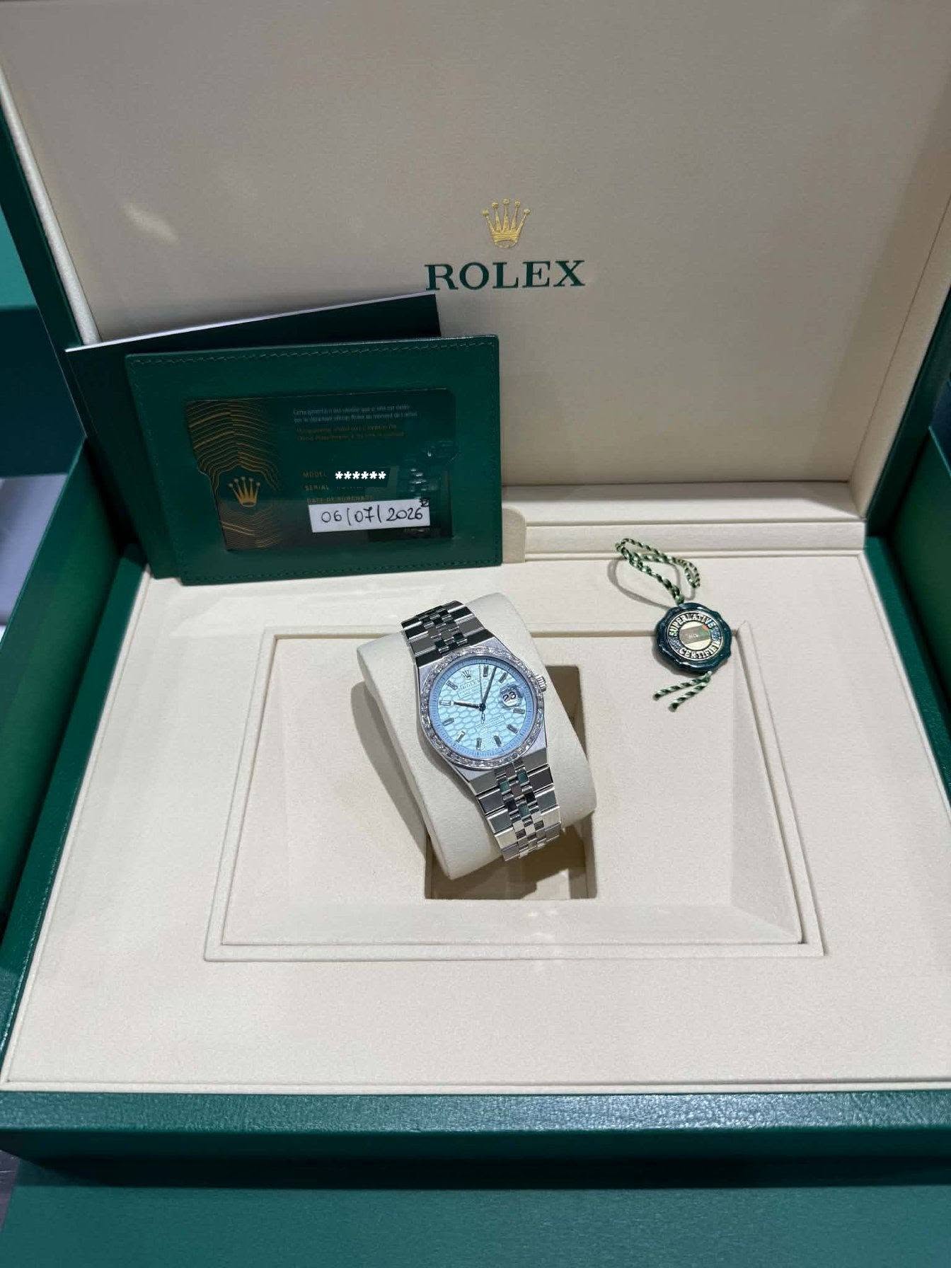 May be an image of wrist watch and text that says 'ROLEX 06/07/2026 一71 2026 S 全'
