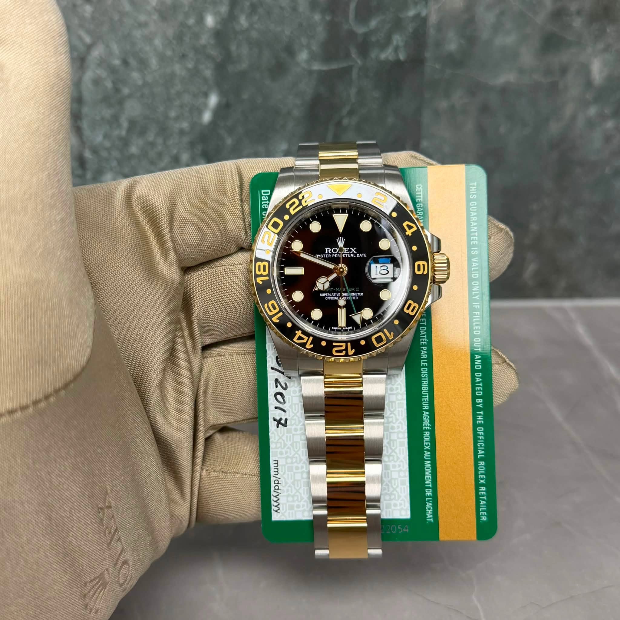 May be an image of wrist watch and text that says 'a180 Bet .2 2: 4 RO: b 18 SIHI GUARANTEE の UID ONLYIF FILLED AND DATED 0 201교 ι 8 OATEPA PAR DATEE DISTRBUTEUR AGREE ROLEX…