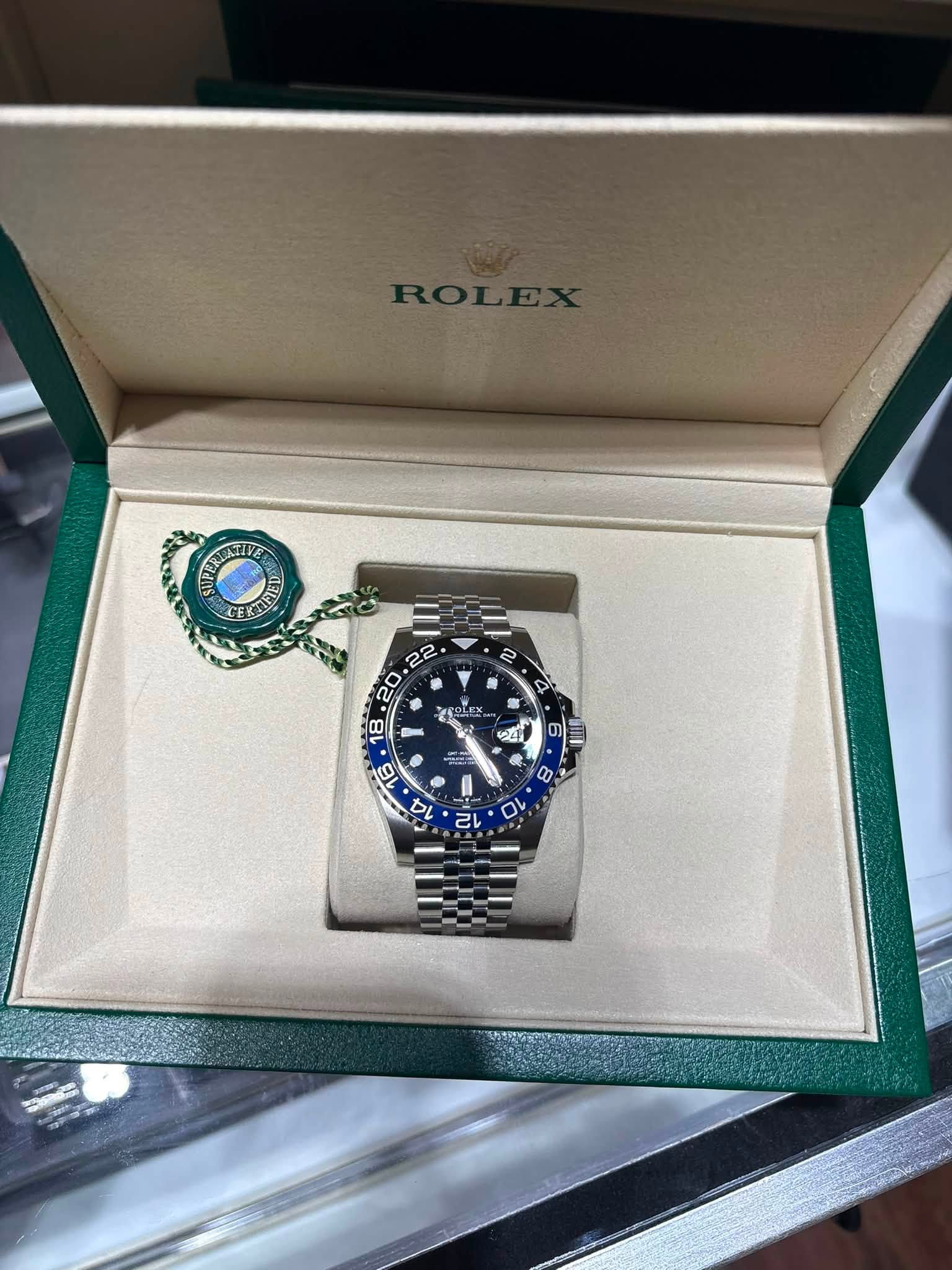 May be an image of wrist watch and text that says 'SUPP ED EK EKEFT 오트 EX O 14 E 10'