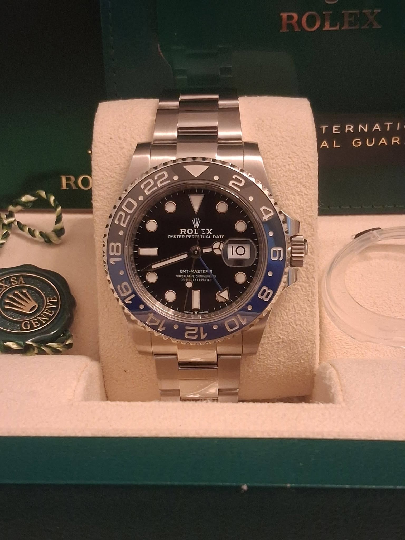 May be an image of wrist watch and text that says 'TERNATI AL GUAR ● 2 D - 22 20 18 OYS VIM ROL EX LDATE 4 CMT - AST ASTER U 16 I 12'