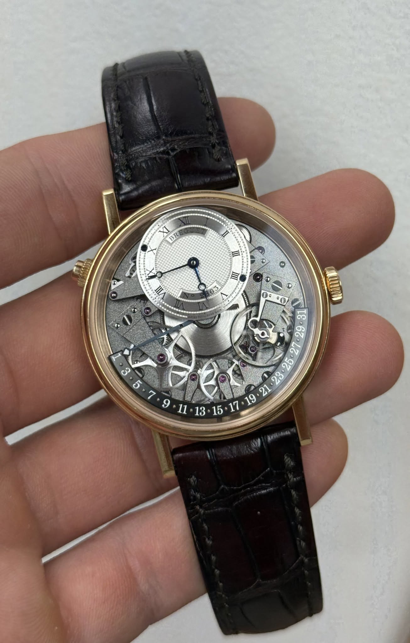 May be an image of wrist watch and text that says 'XI BR 夏 0 ው رم ALuIn 2g 27 دن '