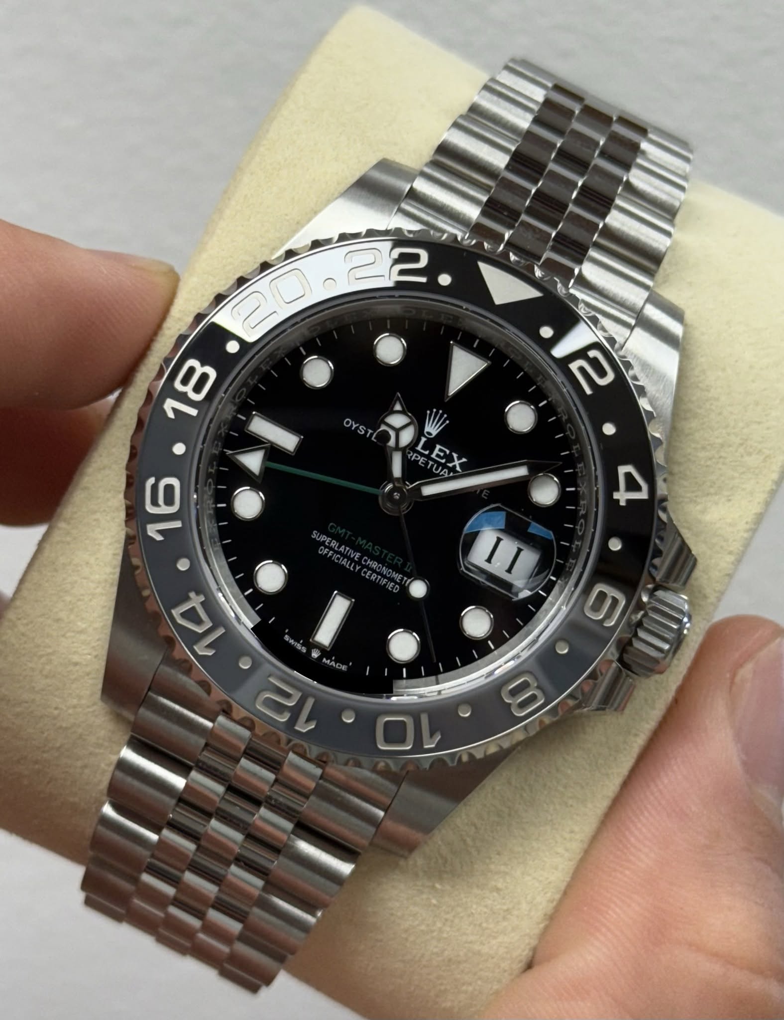 May be an image of wrist watch and text that says ' OYS KLEX PETUA PE LEX TUAY II ج 16 14 OFENSATECKRONO CERTIFIED ฟธัร 8 MAD တ o 8'