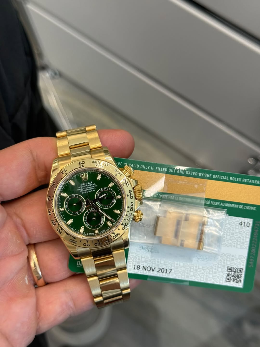 May be an image of wrist watch and text that says '60 65 MT ROLE 0 0 UMITE HOUR ER EE IS VALID ONLY IF FILLED OUT AND DATED BY THE OFFICIAL ROLEX RETAILER ה00 200 ጥው 180 יפ ロダレ…