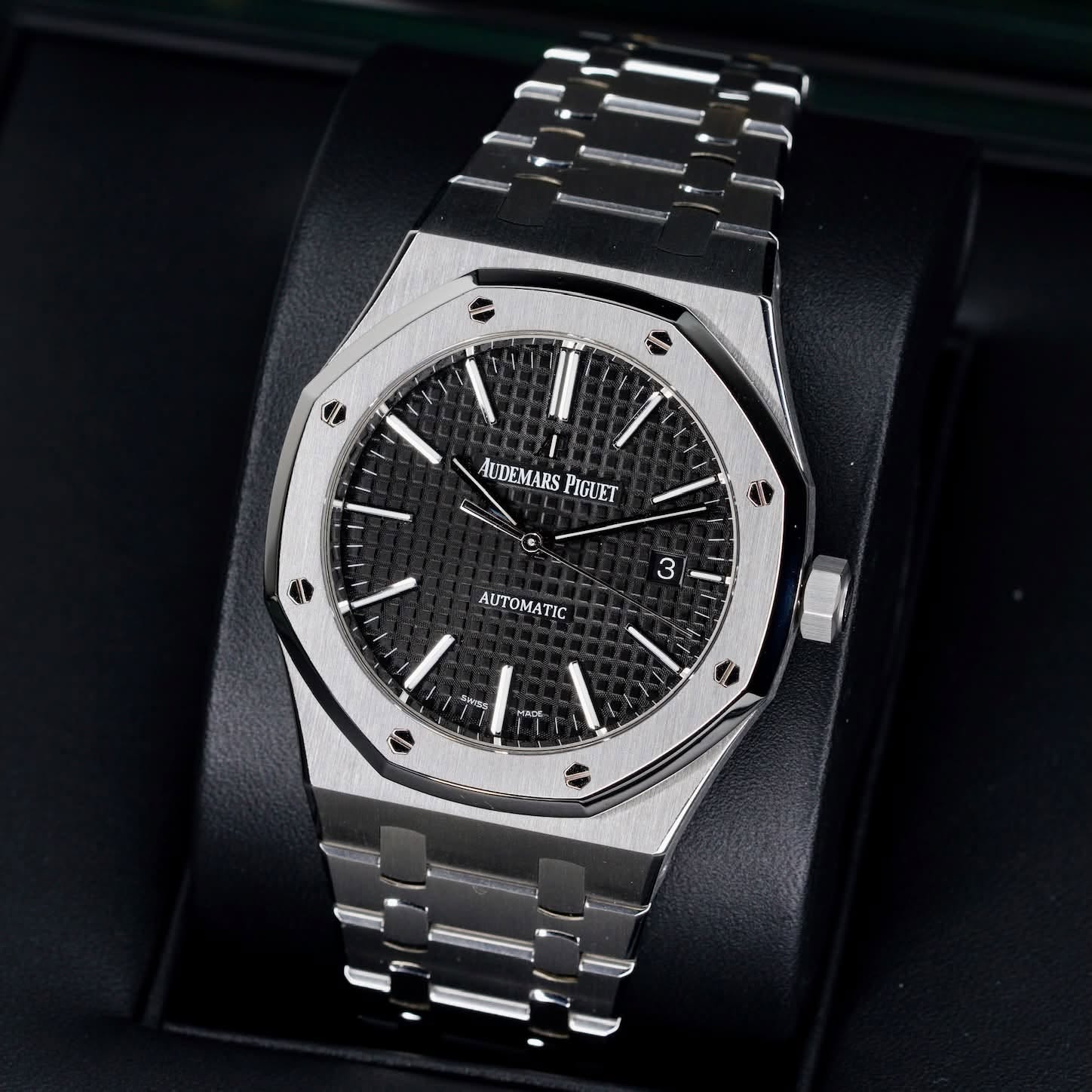 May be an image of wrist watch and text that says '1 AULIEMARS PIGUET 3 AUTOMATIC 許 ቀ SwIdS NE S'