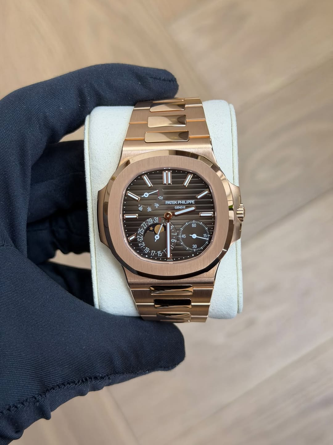 May be an image of wrist watch and text that says 'ស ศใษ 2 ላ I ី PATEK PATEKPHILIPPI PRILIPPE GENEVE GONEVE 12 A-31 22 W や 60 60 d ό 5 45 5 တ o -I 2 ባሆ B'