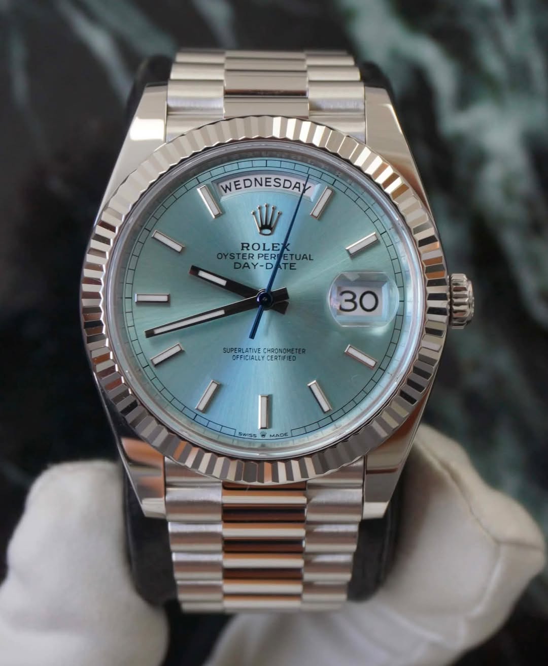 May be an image of wrist watch and text that says 'WEDNESDA W ROLEX TERPERNETUAL -D ERPER ETUAL DAY-D 30 SUPERLATIVE HRONO OFFICIALLY SUERLT CERTIFIE ١ வமி 5 SW5S'