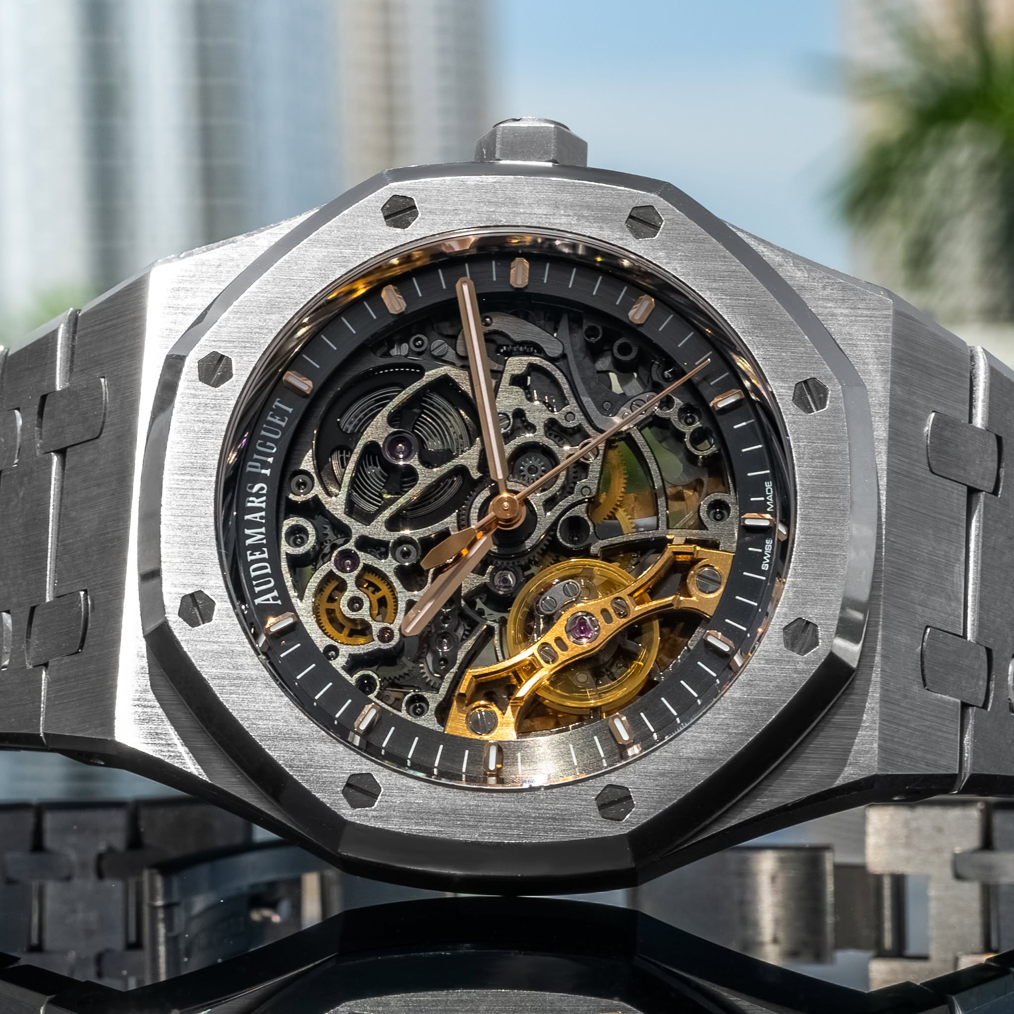 May be an image of wrist watch and text that says 'PIGUE AUDEMARS AUDE U ละอา ธนบท 2'