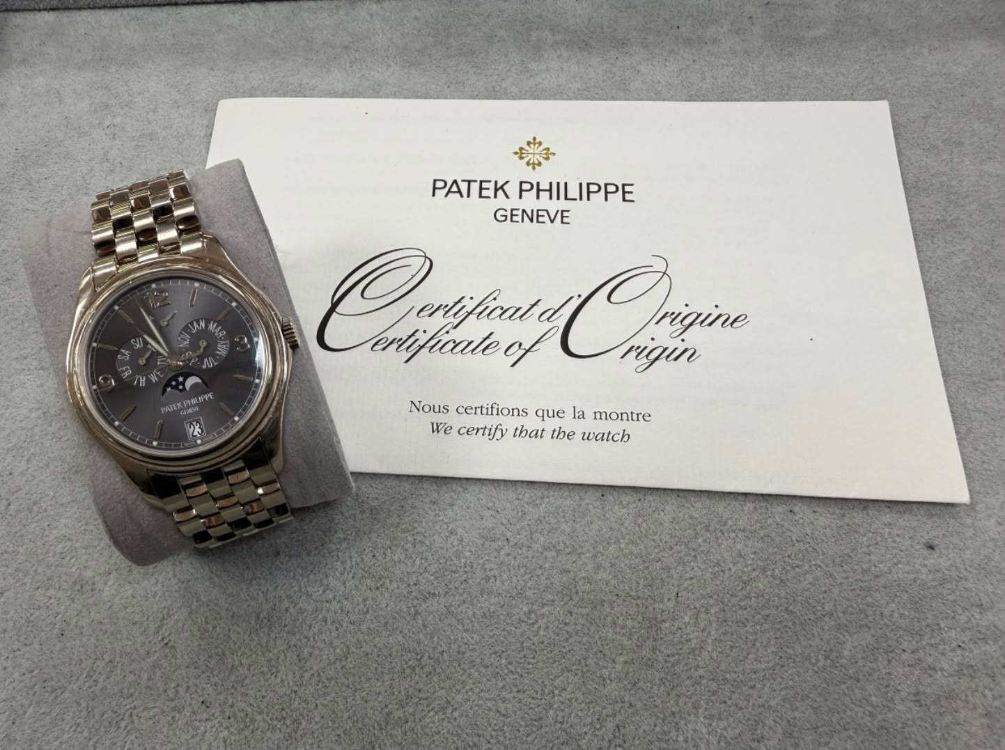 May be an image of wrist watch and text that says 'PATEK PHILIPPE GENEVE CHu onifheatee erlificate Oriie rigin W3EKPHOLIPVE Nous certifions que la montre Wecertifytbatthewatch We…