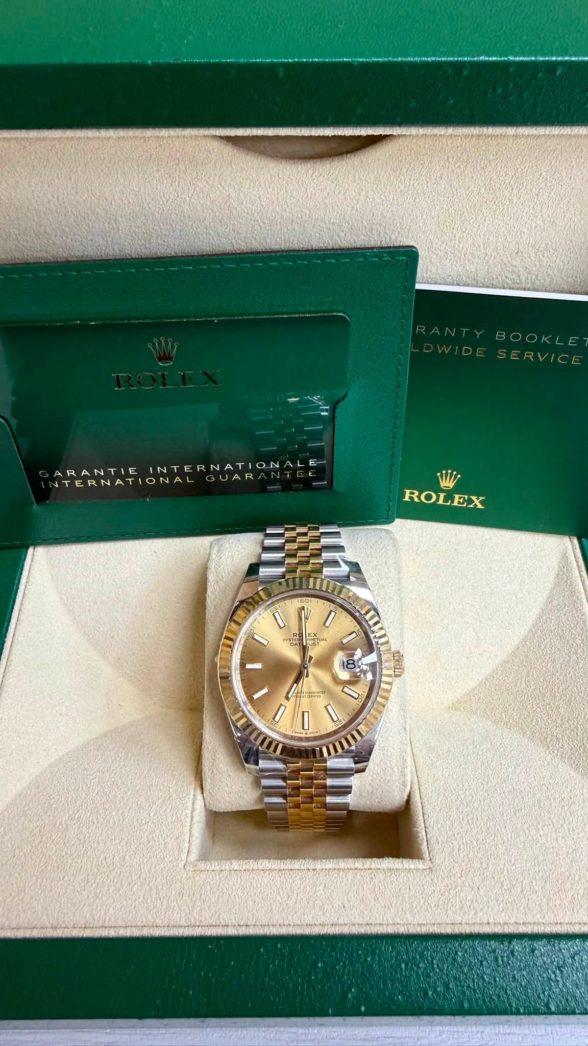 May be an image of wrist watch and text that says 'RANTIE RANTIEINTERNATIONA UAR AR INTE NATION TERNATIONAL ONAL W ROLEX I س 18 ١ යඹிා'