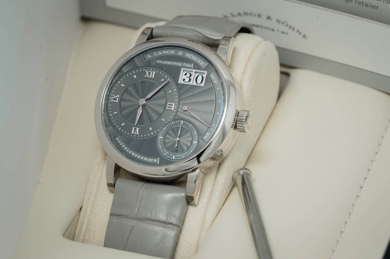 May be an image of wrist watch and text that says 'retailer NOUNE LANGE GLASHOTTE ፩ SOHNE /SA| SOHNE/ A. XIÍ 30 AUE DX รว 日 y W DOPPELYEDERMAURI HAUS 1 1B ጠክ!!'
