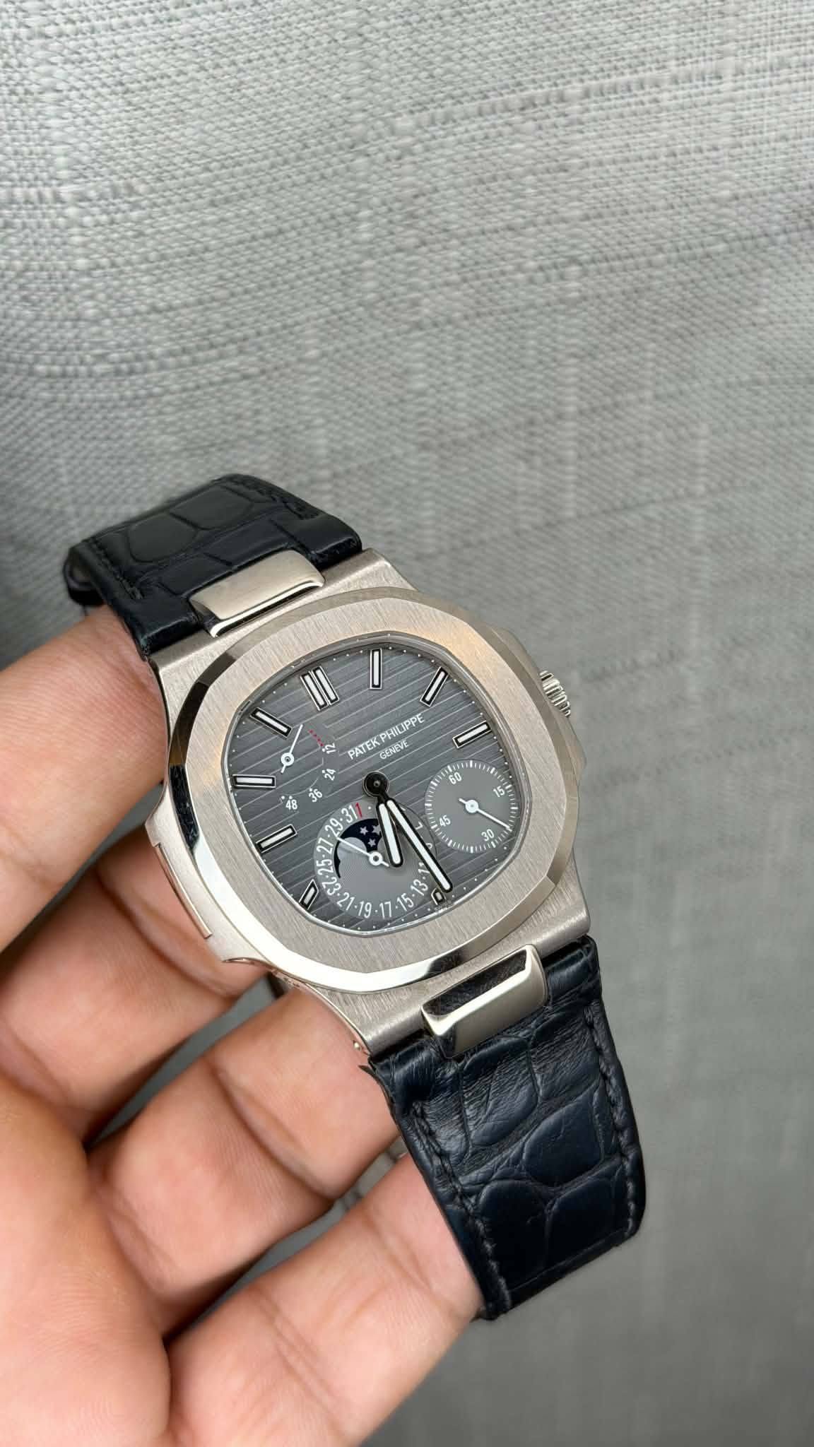 May be an image of wrist watch and text that says 'ባቨበበኩ 60 5 A PATEK CONEVE TEKPHIOPPE OPPE ኣል ឆញ្ញំ 手 9.31 36 U25-21 ةه . ゃ Bxa P. 0'