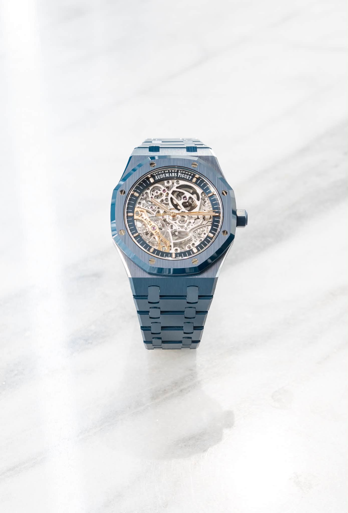 May be an image of wrist watch and text that says 'AUDE MAR ARS د PIGUET ۵ ゆ د• 0 C 0 ۱'