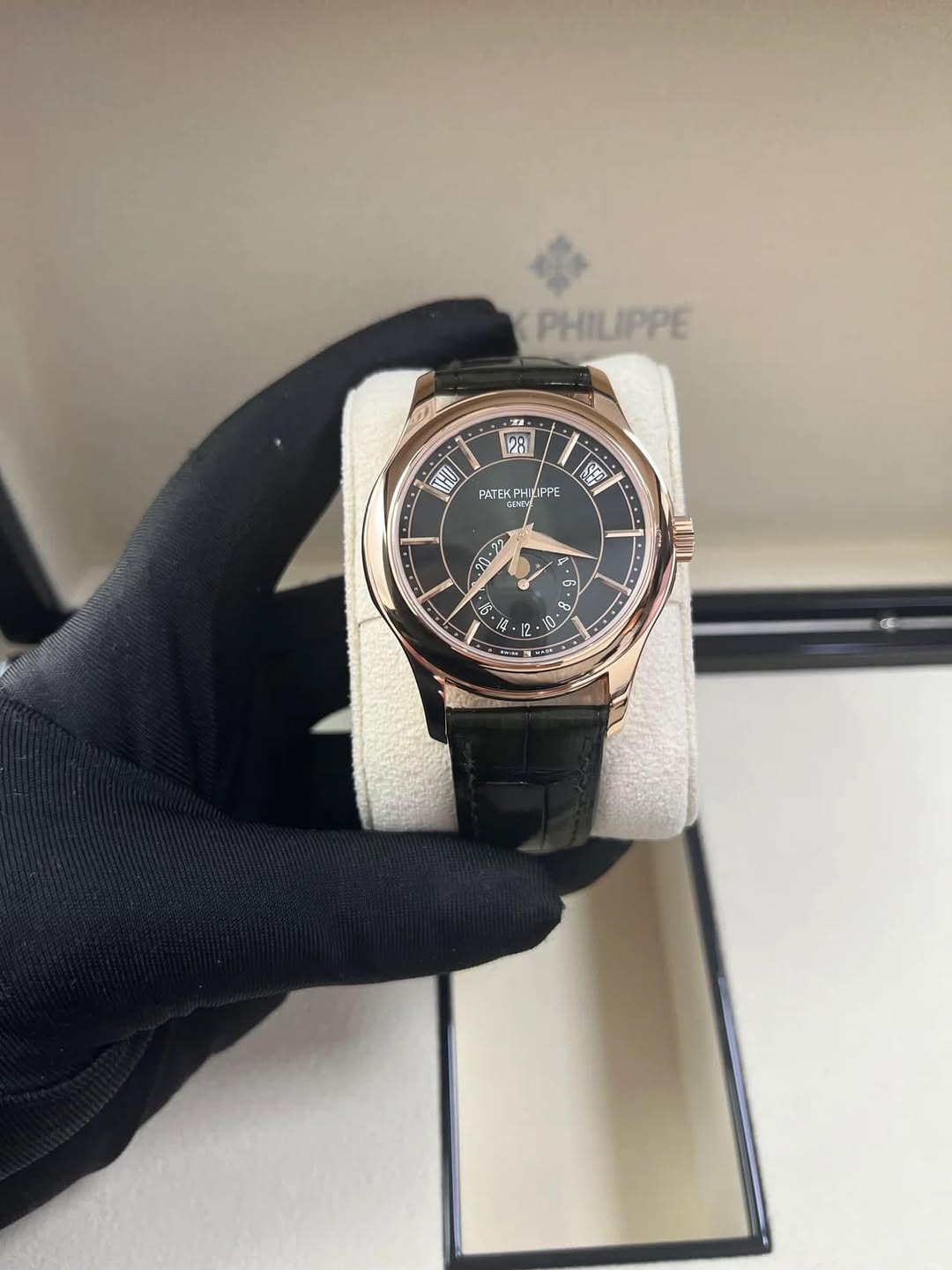 May be an image of wrist watch and text that says 'PHILIPPE 28 THI Cα ልፖስ PATEKPHILIPPE IPPE PATEK 20.22 ی 1 ن C လ CP 10 ਲ HE'