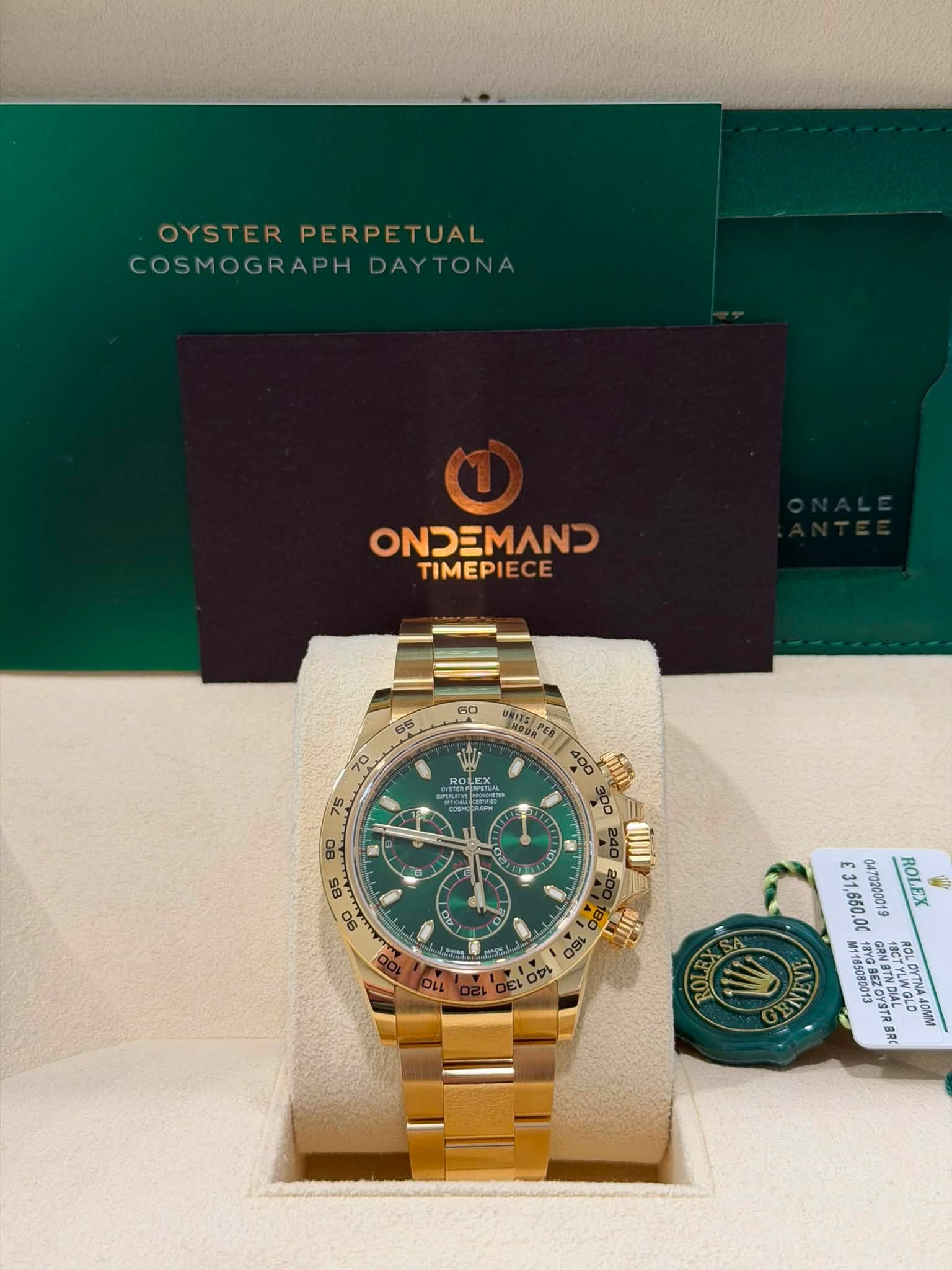 May be an image of wrist watch and text that says 'OYSTER PERPETUAL OYSTERPERPETUAL UAL COSMOGRAPH COSMOGRAPHDAYTONA DAYTONA כמ TIMEPIECE CE WRUESA PER WJES 400 noLe 80 85 90 U…