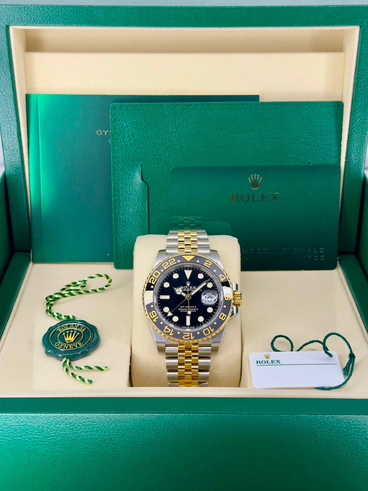 May be an image of wrist watch and text that says ' יגם 0周焼品 5 GENENE GBNH ROLEX'