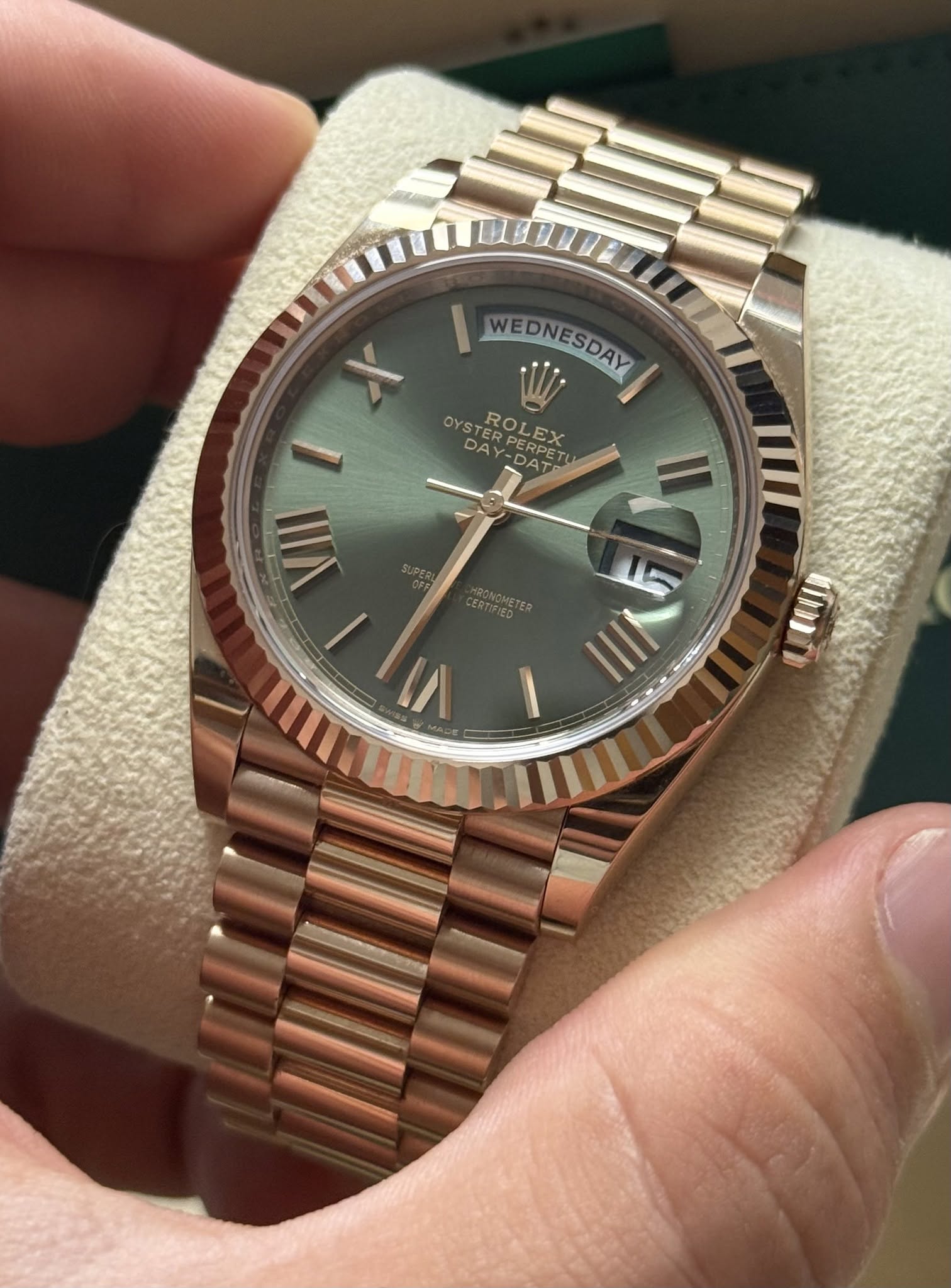 May be an image of wrist watch and text that says 'WEDNESDAY WED ESDAY OYSTE ROLEX OYSTEROLEX EX DA PERPE ERIE DAY-DAT DAT PERP PERPET VII CERTIRIED PONGMETER T'