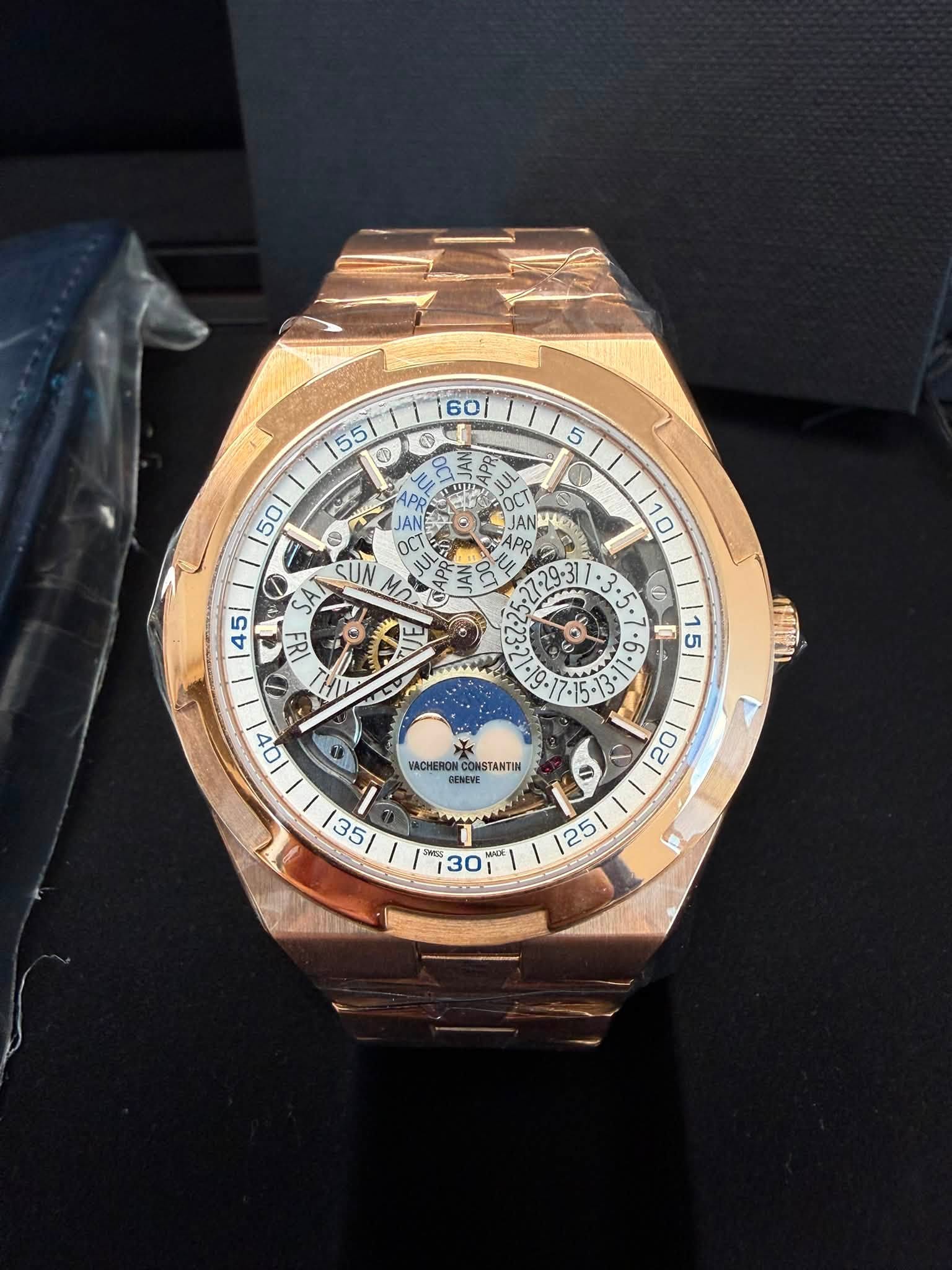 May be an image of wrist watch and text that says '60 55/ O 5 品08 50 OCT | . 人 e g 115| /3 00 122 QV VACHEROI ACHERONCORSTANT CORSTANTIN STANTIN ENEVE 35 C 0 25 ai سي O Όε 슬…