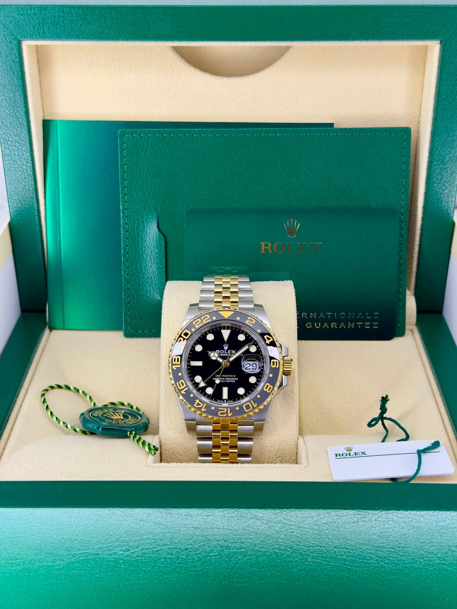 May be an image of wrist watch and text that says ' OL 18 ว 29 LO LO DI 6 rane သသာ 1h ROLEX ROL'