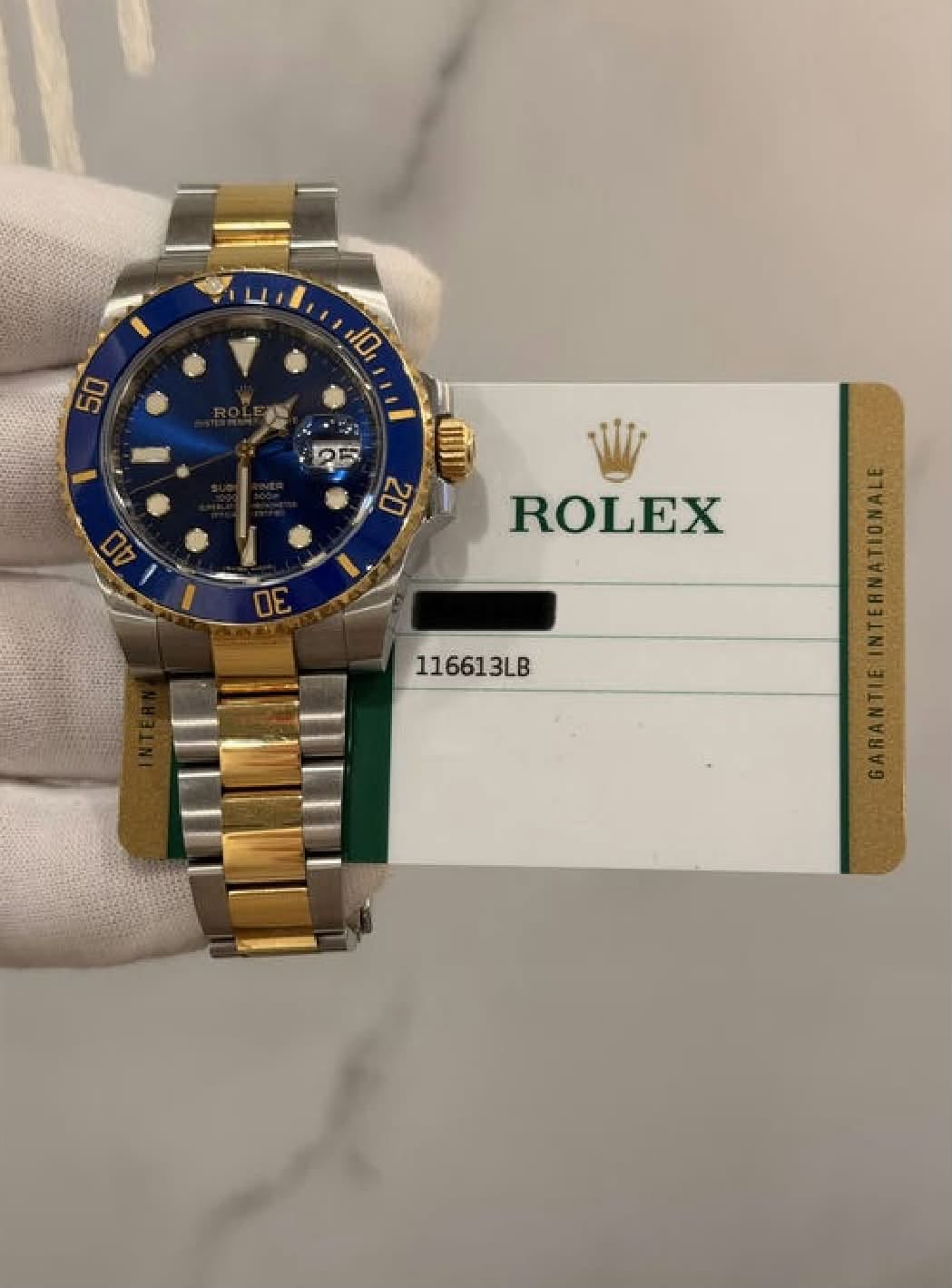 May be an image of wrist watch and text that says '50 10, 自 20 ROLEX 116613LB A'