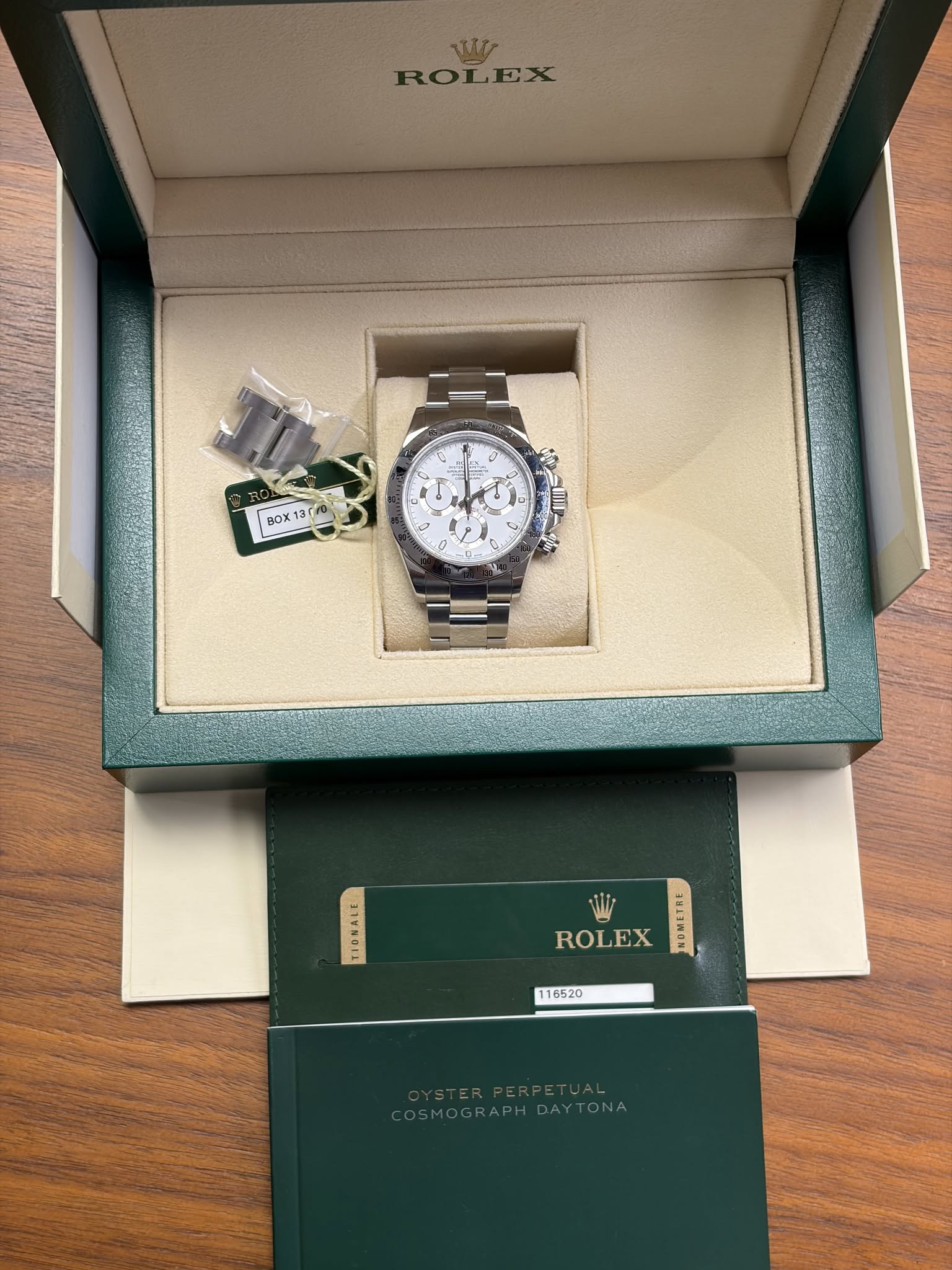 May be an image of wrist watch and text that says 'ROLEX ン BOX 13 31 1 A + بي T 1 0: 1 一一年 ROLEX EX ROL 116520 COSMOGRAPHDAYTONA OSMOGRAPH'