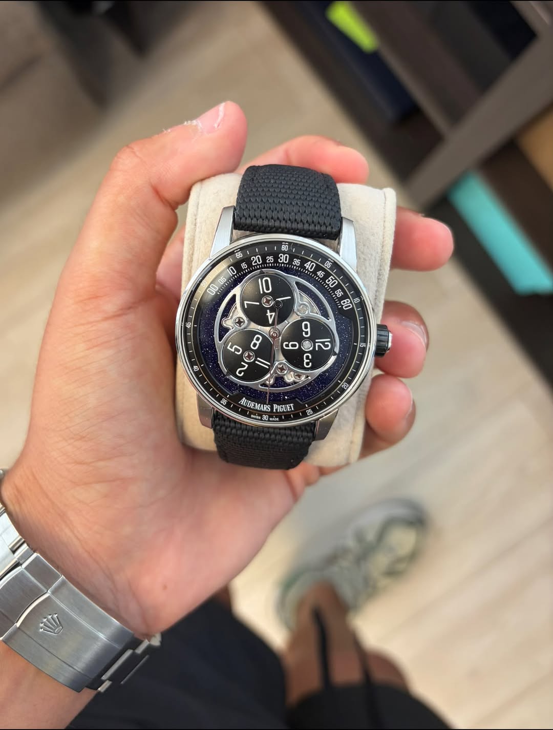May be an image of digital watch and text that says ' L 2 + 7 8 i L e 0 9 9 ဆ C ಸ ن ၀ 43 6 AEDEMARS PIGUET BẢN و'
