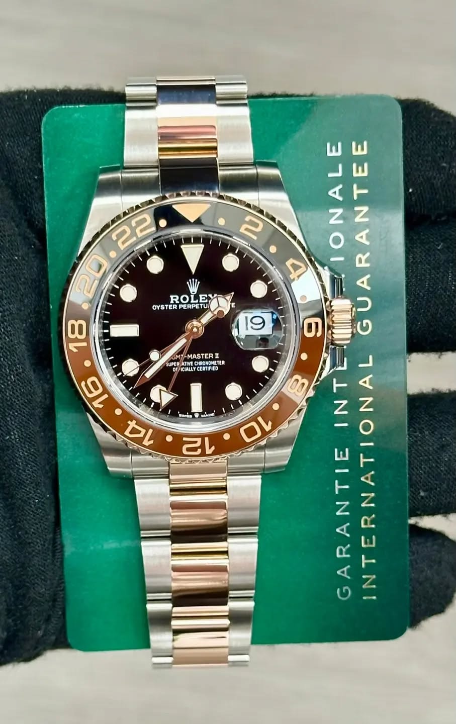 May be an image of wrist watch and text that says '22 20 18 ROLE EY OYSTER YSTERPERPE PERPETU ull -MASTER SUPER MECHBONCMETE CIBONCHETE LYCEROFIED 16 14 ลลรื่อ MADE N MADE 12 2 A…