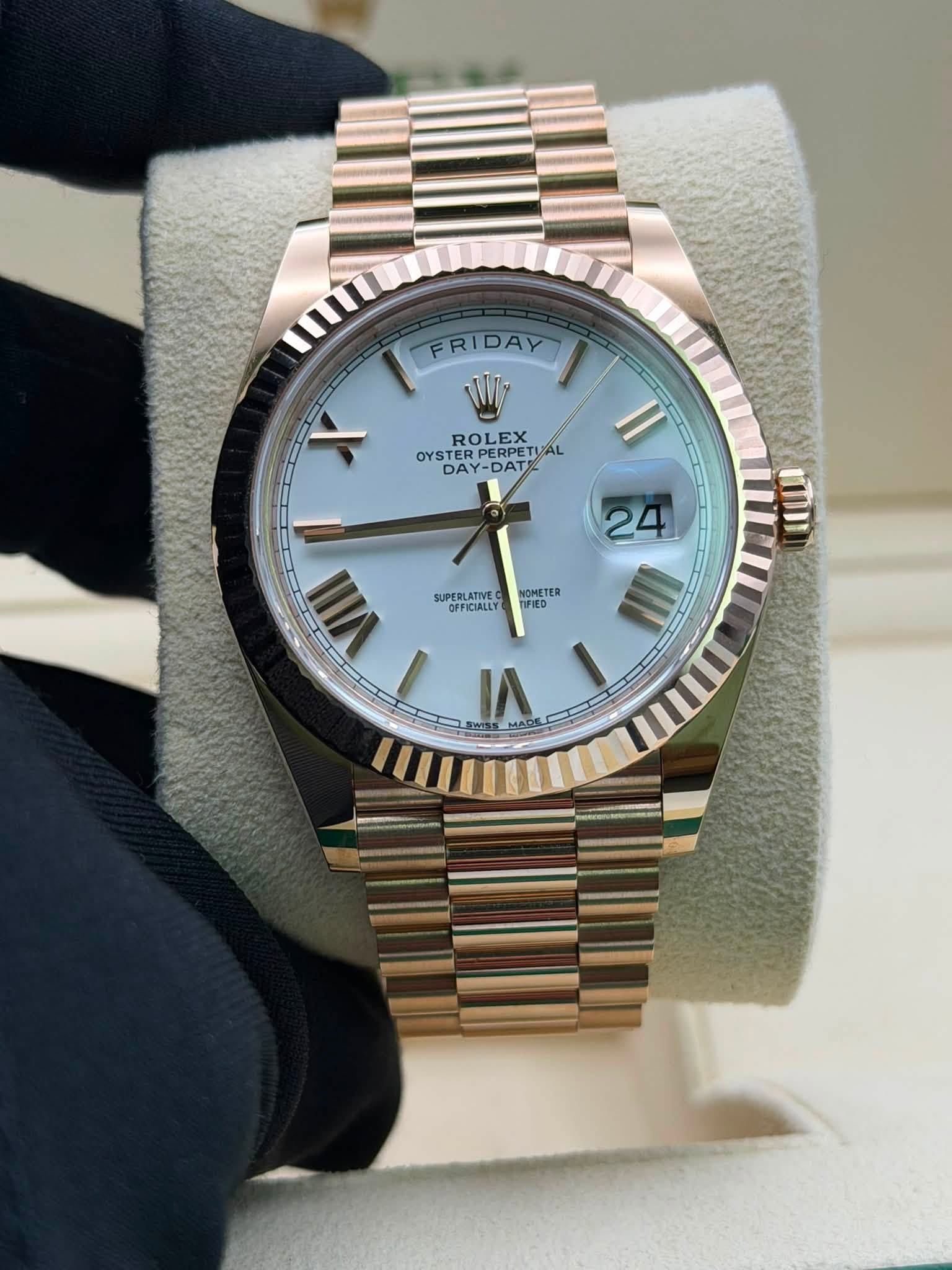 May be an image of wrist watch and text that says 'FRIDAY X ROLEX OYSTE DAY-DAT PERPETVAL OYSTERPERPETYAL AL DAY-DATI DAT DAY II SUPERL SUPERLATIVE ATIVE OFFICIALL OFFICIALLY…