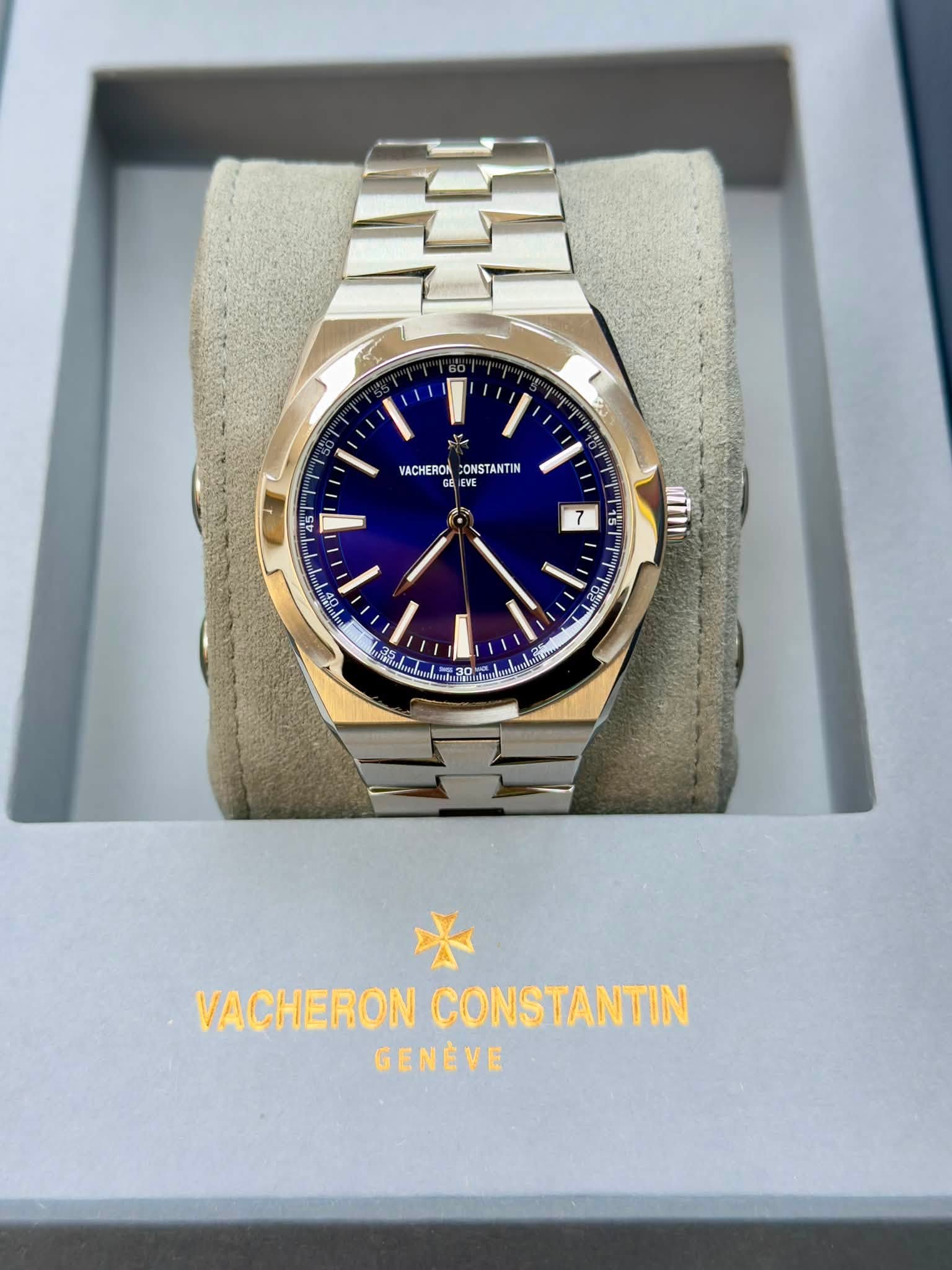 May be an image of wrist watch and text that says 'VACHEROK CONSTANTIN ANTIN LSE レ 34 .35 ผ ናእዎ 30 VACHERON VACHERONCONSTANTIN CONSTANTIN GENÈVE'