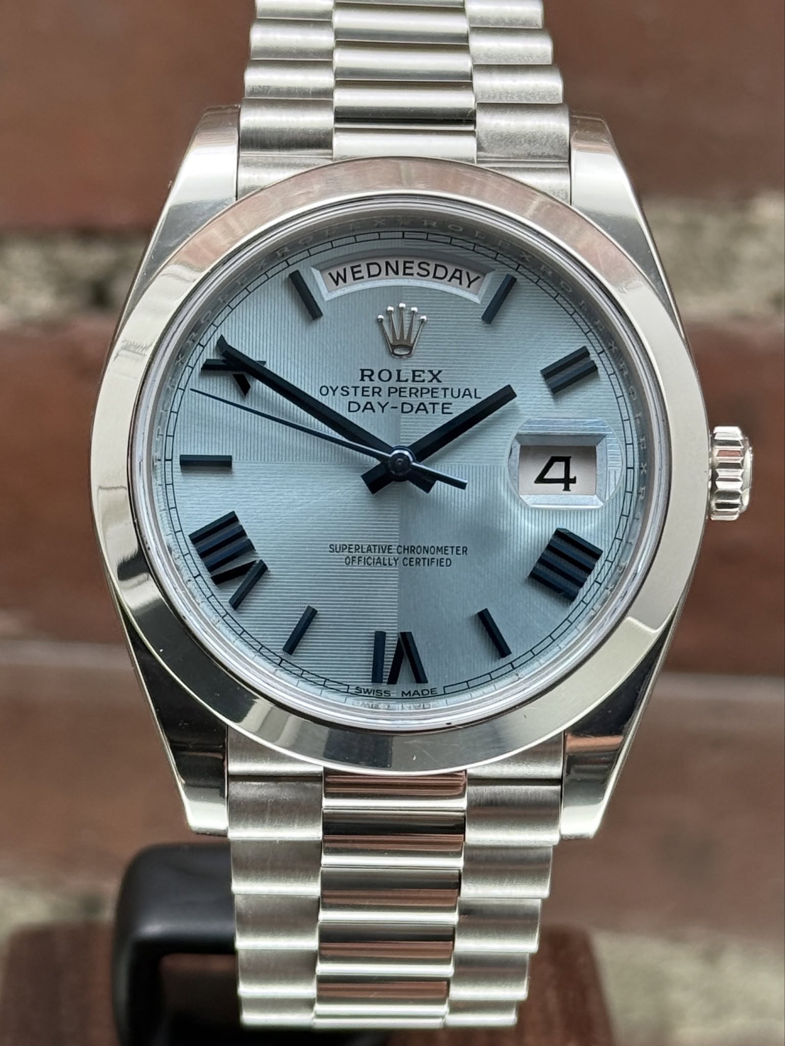May be an image of wrist watch and text that says 'WEDNESDAY RO ROLEX OYSTER OYSTERPERPETUAL PERPETUAL DAY-DATE DA -DATE ۷ SUPE SUPERLATIVE.CH SUPERLATIVE.CHRONONETER TIVE…