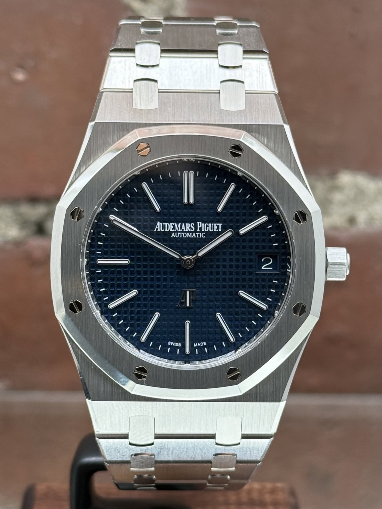 May be an image of wrist watch and text that says 'Il 1 AUDEMARS AUDEMARSPIGUET PIGUET ۷ l ADE 1, SWISS'