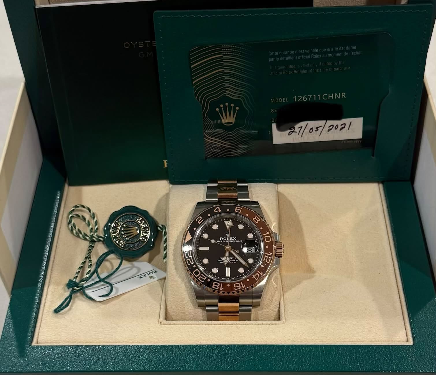 May be an image of wrist watch and text that says '27/ 27/05/2021 27/05/ 202 OE B ا ت'