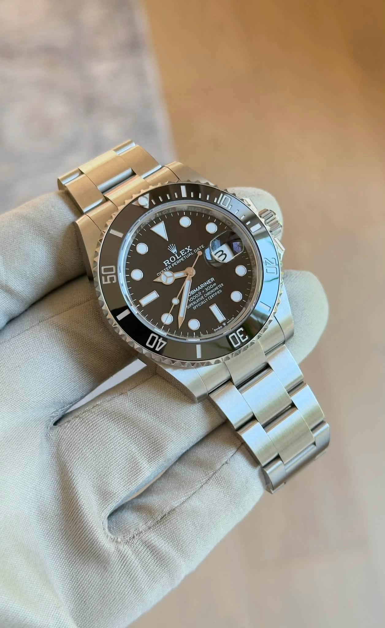May be an image of wrist watch and text that says '9 10. I ល 3 50 RO R LOL LEX EX হाনয Tn ARINER 200 1000 •BM BMARINER DR ETER 20 40 OE'