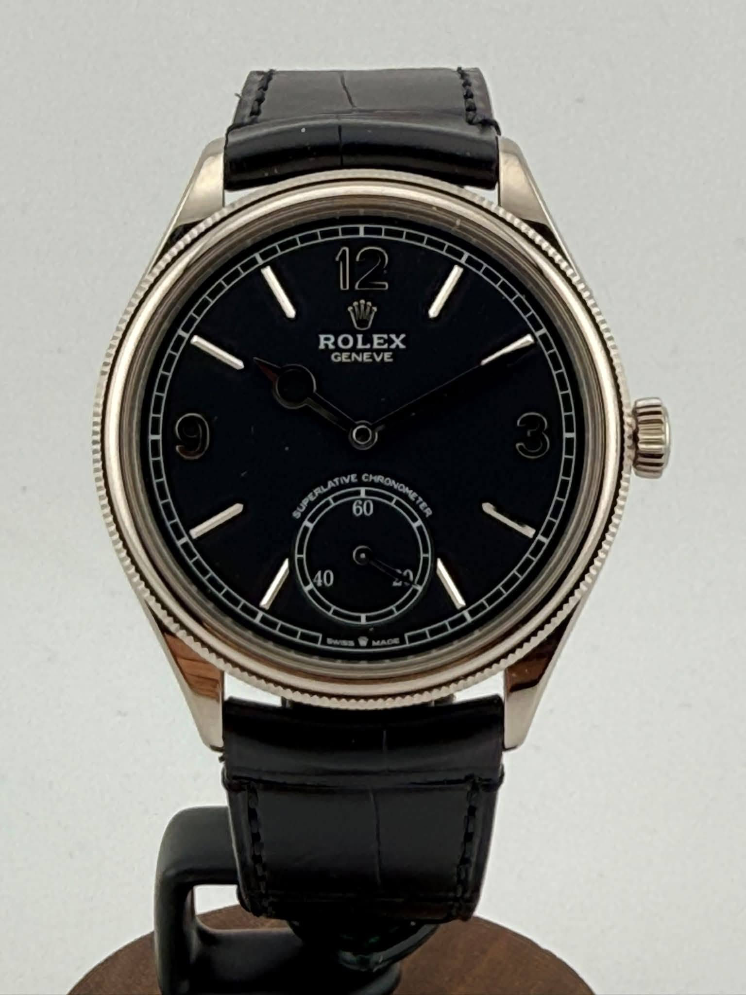 May be an image of wrist watch and text that says 'ROLEX GENEV E E NO LON ው'