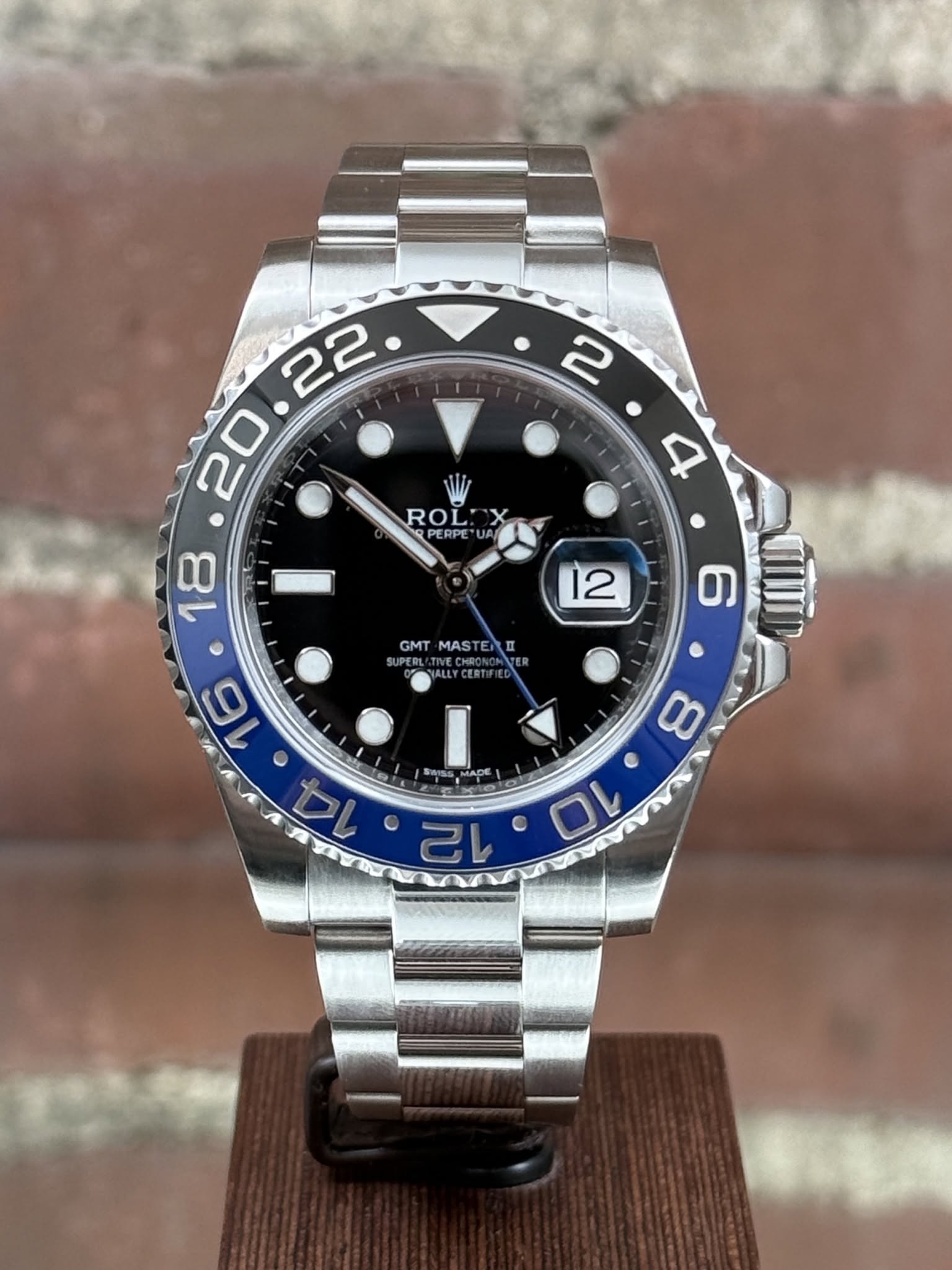 May be an image of wrist watch and text that says ' X ROL PERPE" 4 12 GMT MAST TE MASTE TE) Ⅱ SUPE 6 பர 8 JN 16 V 14 ga I ADE SWSS 12 o 10'