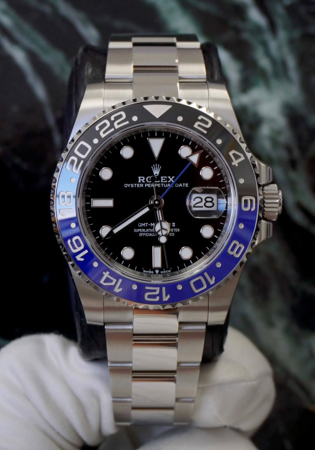 May be an image of wrist watch and text that says ' ROLEX OYSTERPERPETUA_DATE RC EX OYSTERPERPETUA OYSTER PERPE TUA- DATE 28 28の 2 歌界の መ GMT-M SUPERLATIV OFFICIALL II ETER swids 16…