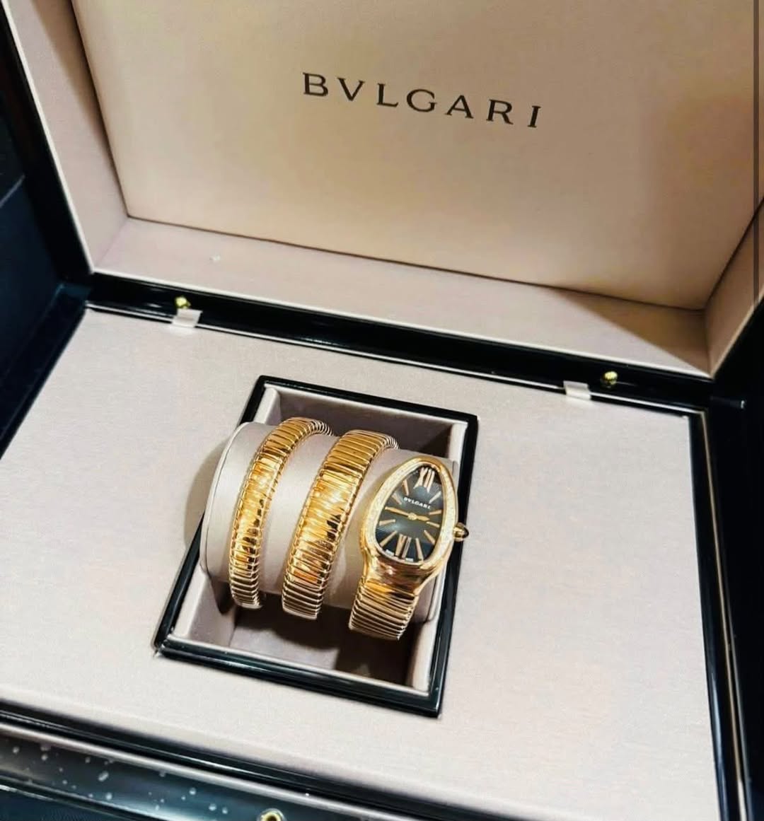 May be an image of wrist watch and text that says 'BV BVLGARI 스터 ΑΝΑ2'
