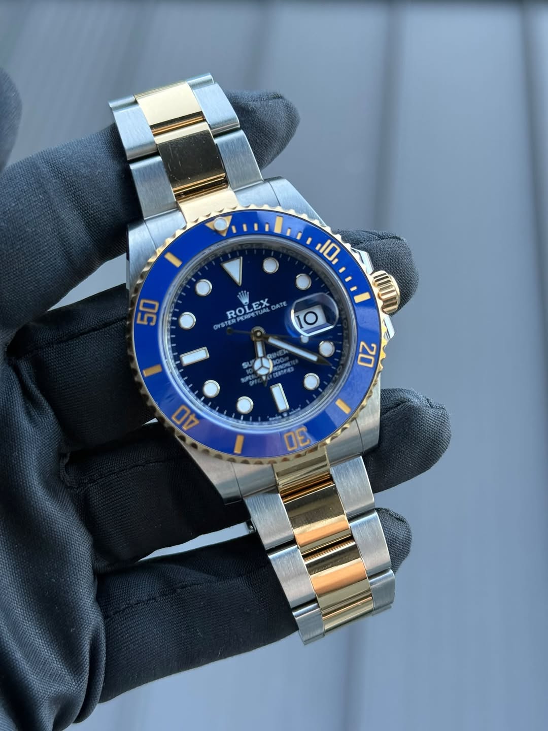 May be an image of wrist watch and text that says '10 50 ROLEX mEETO BOLE DYSTER DYSTERPERPETUA 10 20 40 I 30'