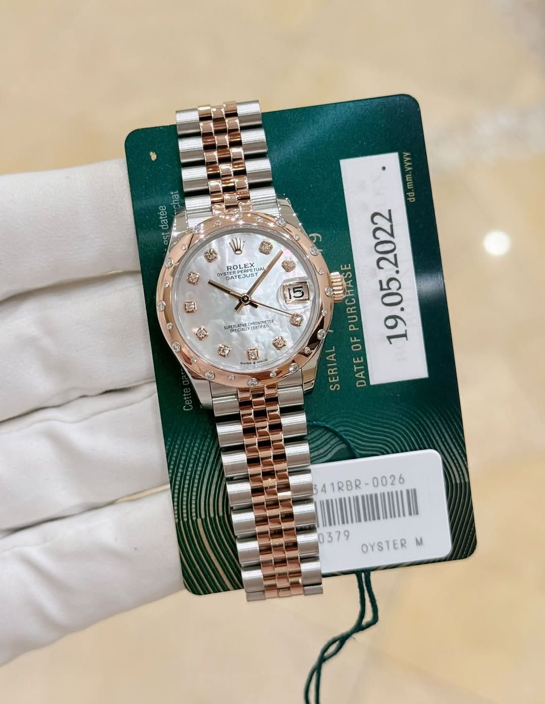 May be an image of wrist watch and text that says 'chat datée est ROLEX ROLETT EEOPCRPF TRYCRPNI 。 SuPErdAraN yyyy .mm. do 15 ររ 2 SERIAL FPURCHASE DATEOFPURCHASE OF DATE 41RBR-…