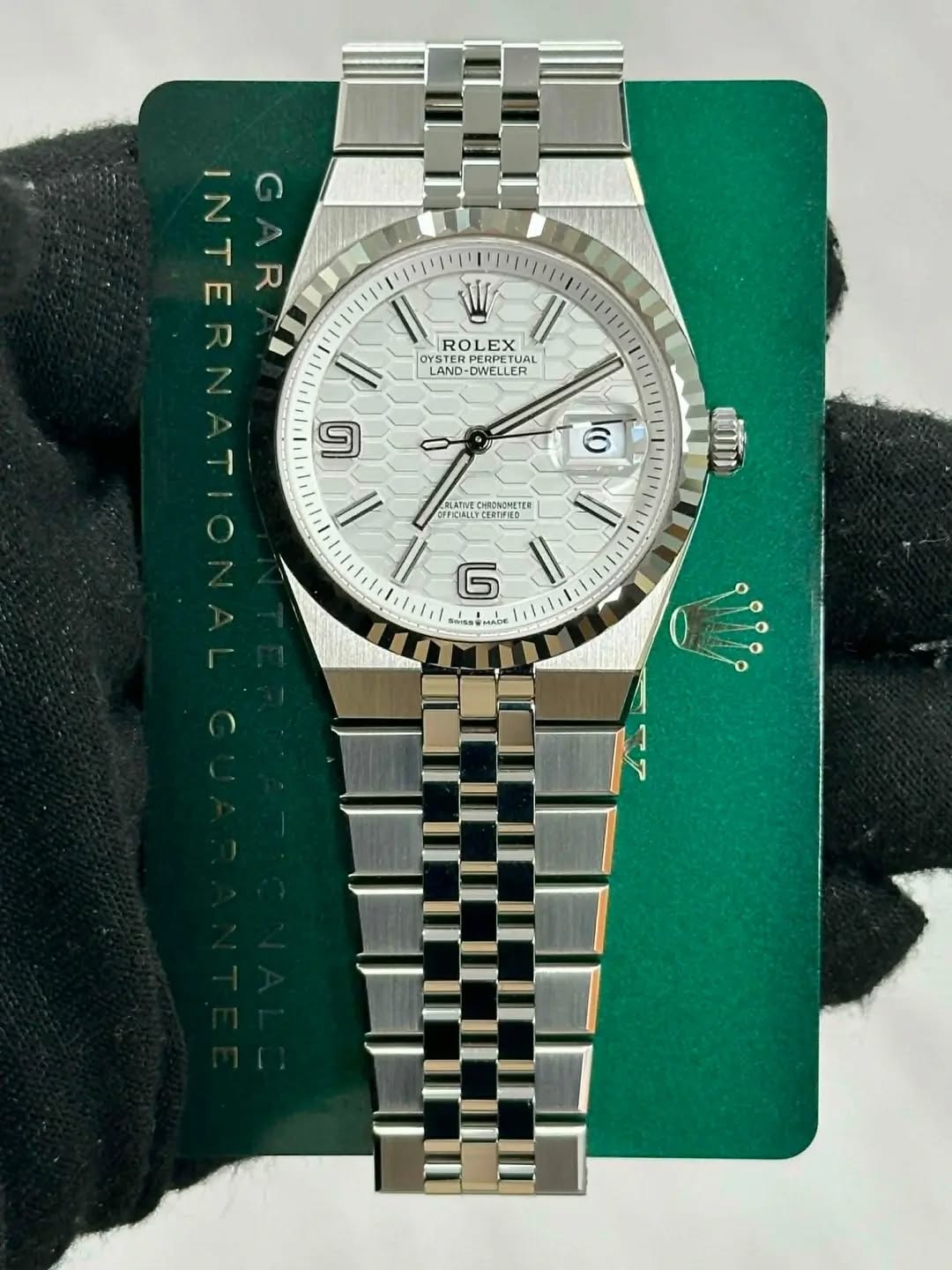 May be an image of wrist watch and text that says 'INTE ۲,٧٧ R V ROLEX I OYSTER OY OYSTER YST PERPETUAL TAND LAND- DWELLER 6 ហហ ١٢ 9 / RLATIE HRON2METE PEMETE THFITO FFIDALLY…
