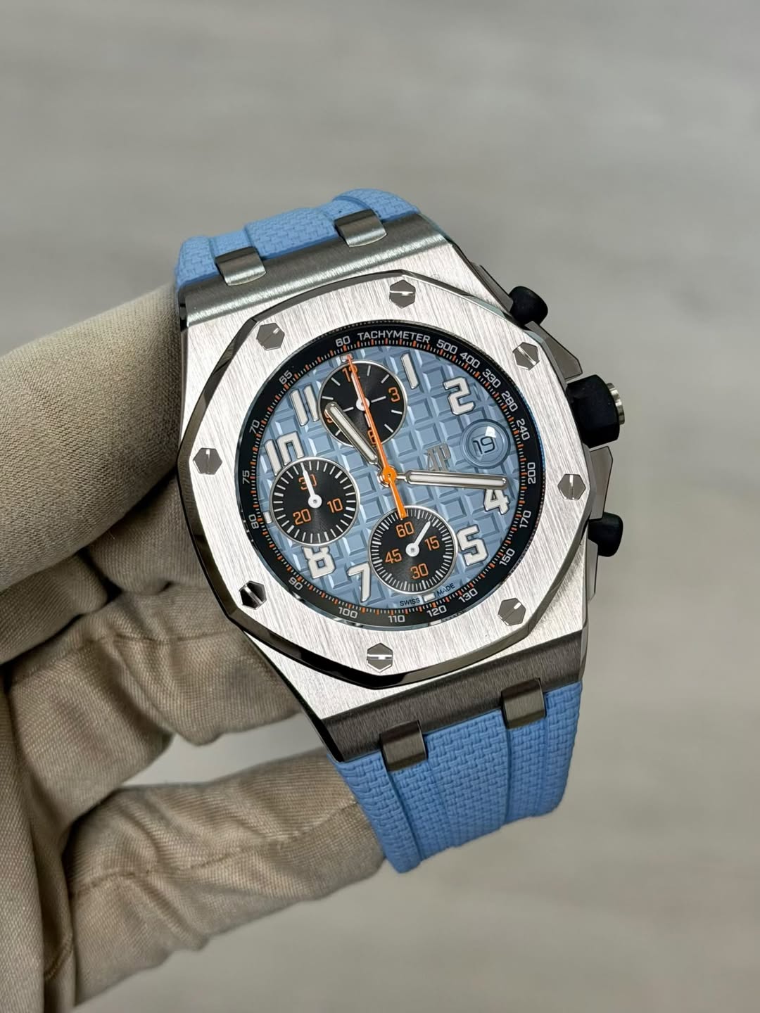 May be an image of wrist watch and text that says 'TACHYMETE B0 500 sule ח ၁ 101 کا HAl Ht '