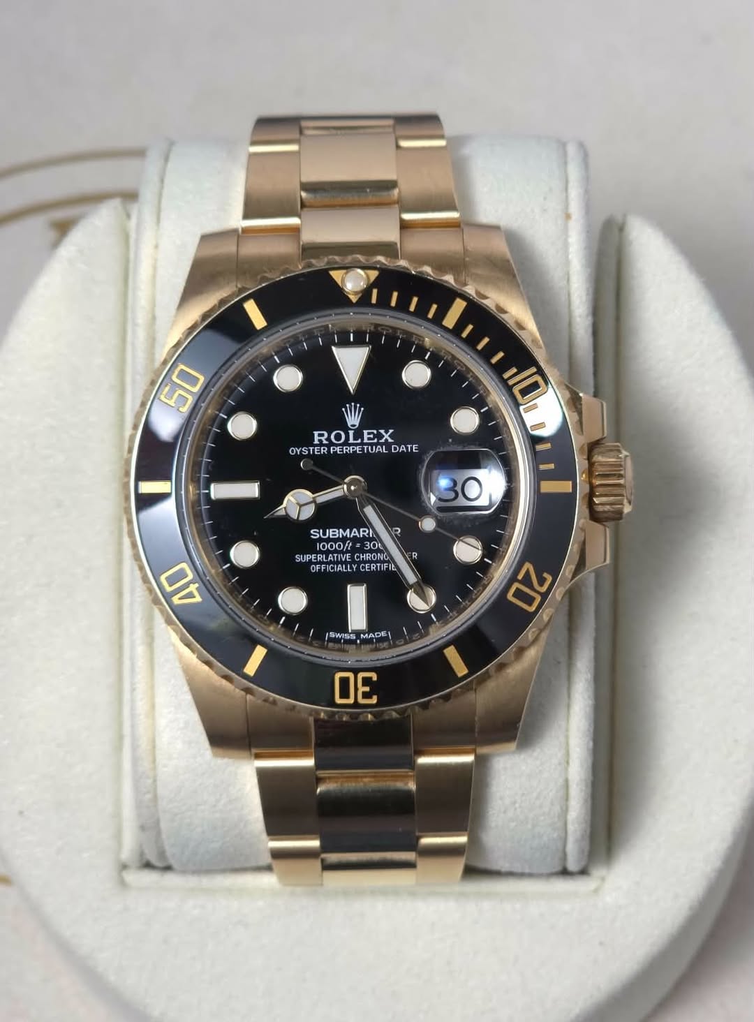 May be an image of wrist watch and text that says '50 ROLEX OYSTERPERPETUALDA OYSTER DATE IDL0 30 SUBMARI 1000ft- 30% SUPE UPERLATIV HERLAIN CHRONG CERTIFIE nKΟmA OFFICIALLY ALL 40…